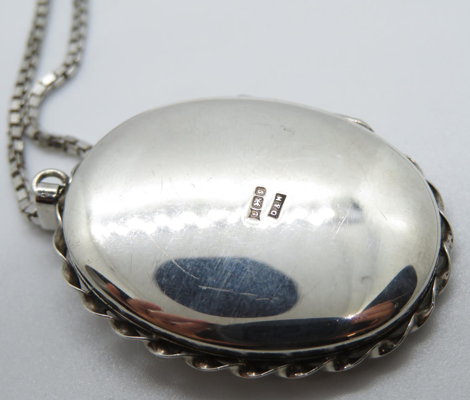 Vintage silver locket HM Birmingham 1978 on 20" box link chain 14.8g - Image 2 of 2