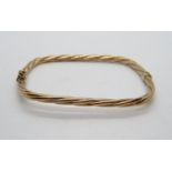 9ct gold bracelet with safety catch 5g