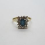 9ct gold and green stone size O 2.3g ring
