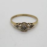 9ct gold and diamond ring size O 1g