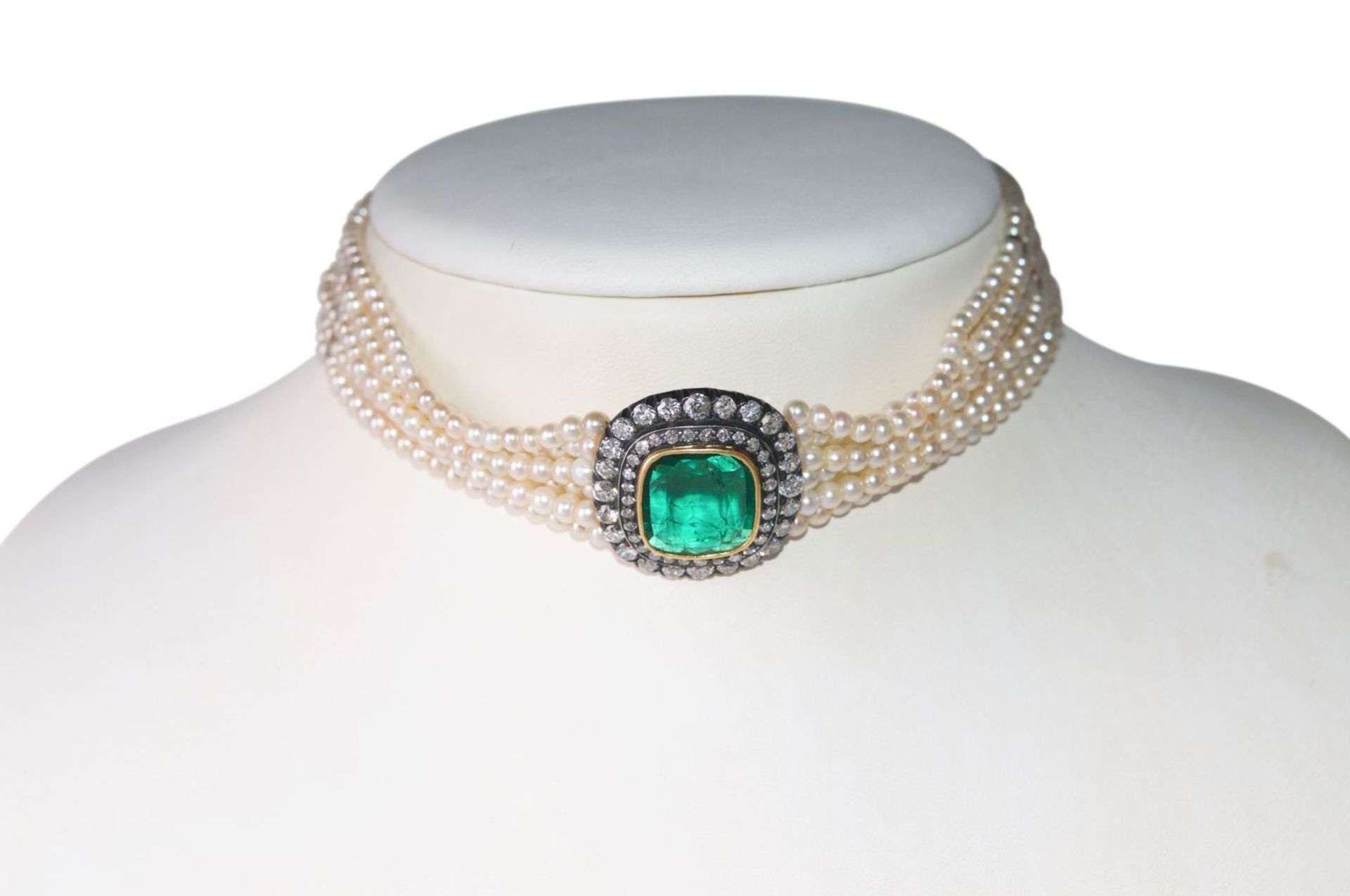 Brilliant emerald pearl necklace Oriental Pearl-Necklace with diamonds total carat weight approx.
