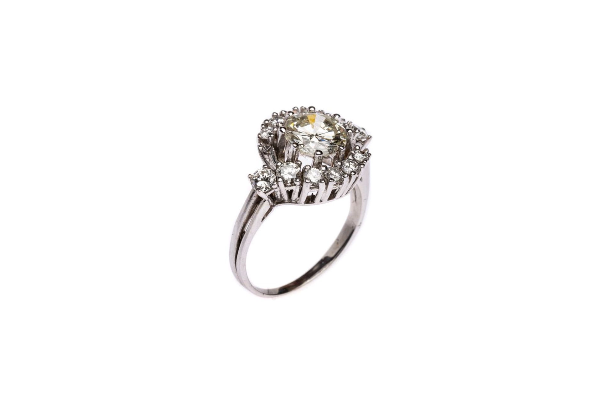 Diamond ring18kt white gold ring with a brilliant approx. 1.2 ct, and brilliants total carat