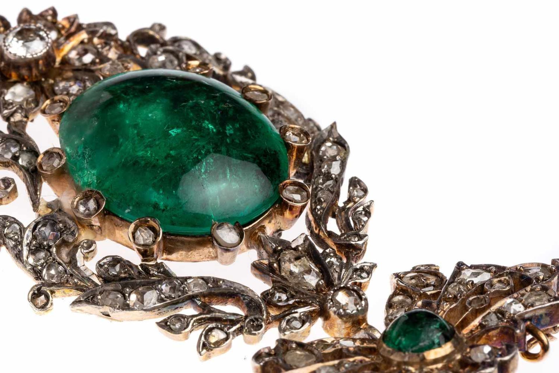 BroochBrooch, - silver, gold-plated with diamond diamonds, approx. 3.3ct and a cabochon-cut emerald, - Bild 2 aus 2