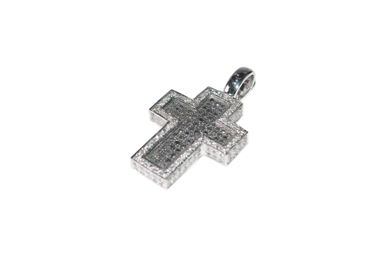 Brilliant cross pendant18Kt white gold cross pendant with white and black diamonds total carat - Image 2 of 2