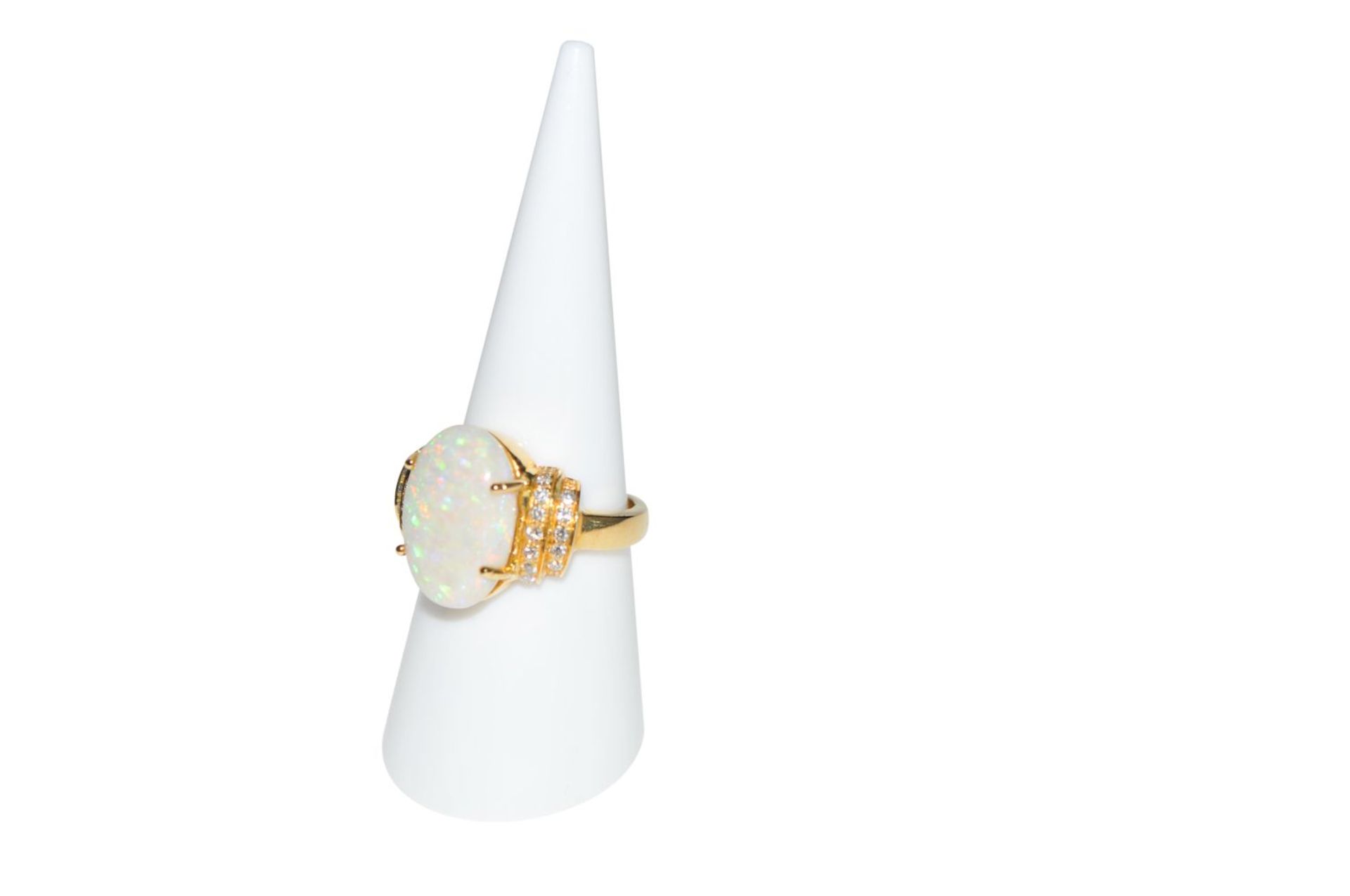 Brilliant ring with opal18Kt gold ring with diamonds total carat weight approx. 0.28ct and an - Bild 2 aus 4