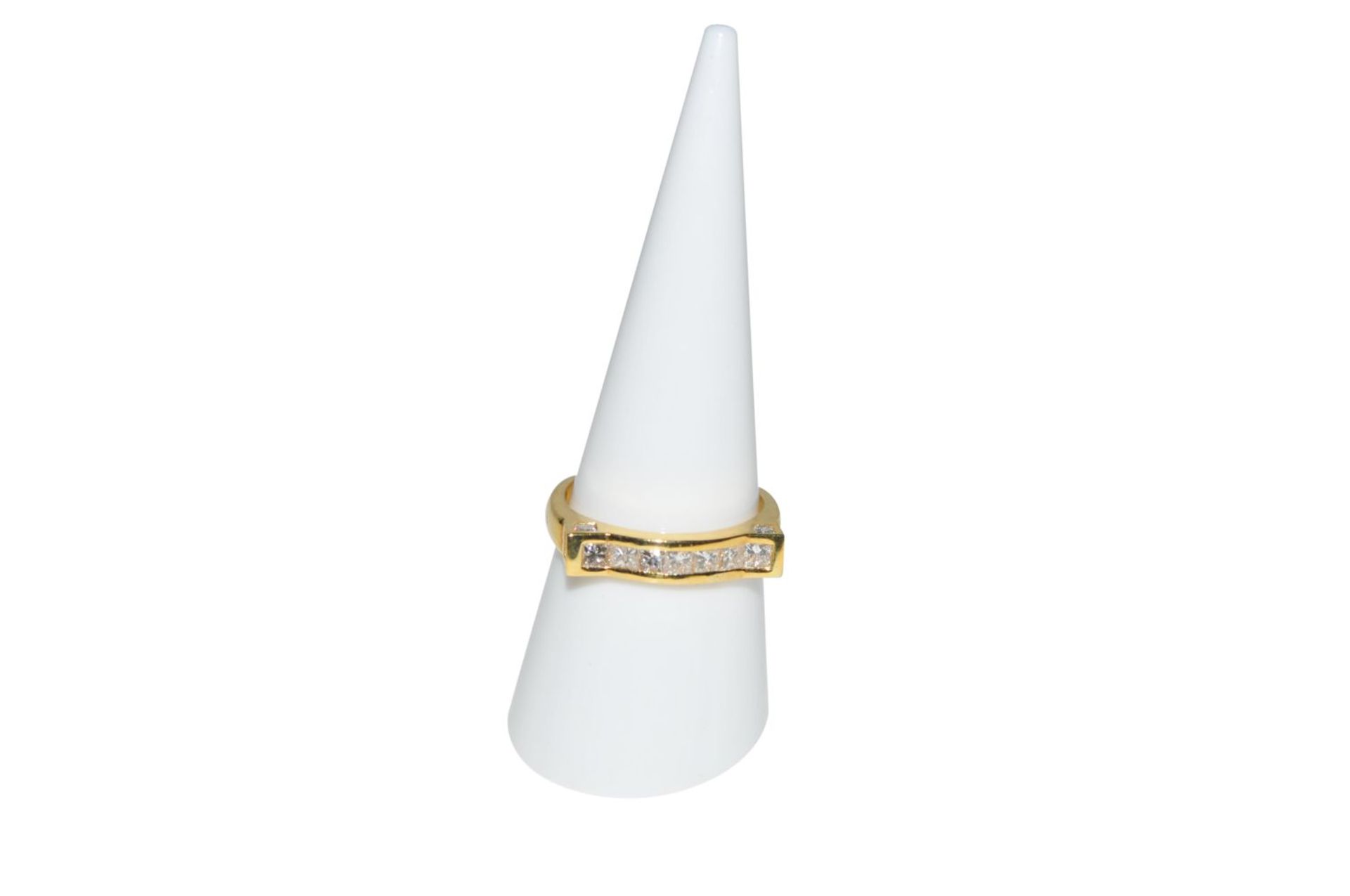 Diamond ring18Kt gold ring with Carree cut diamonds total carat weight approx. 0.97ct, total