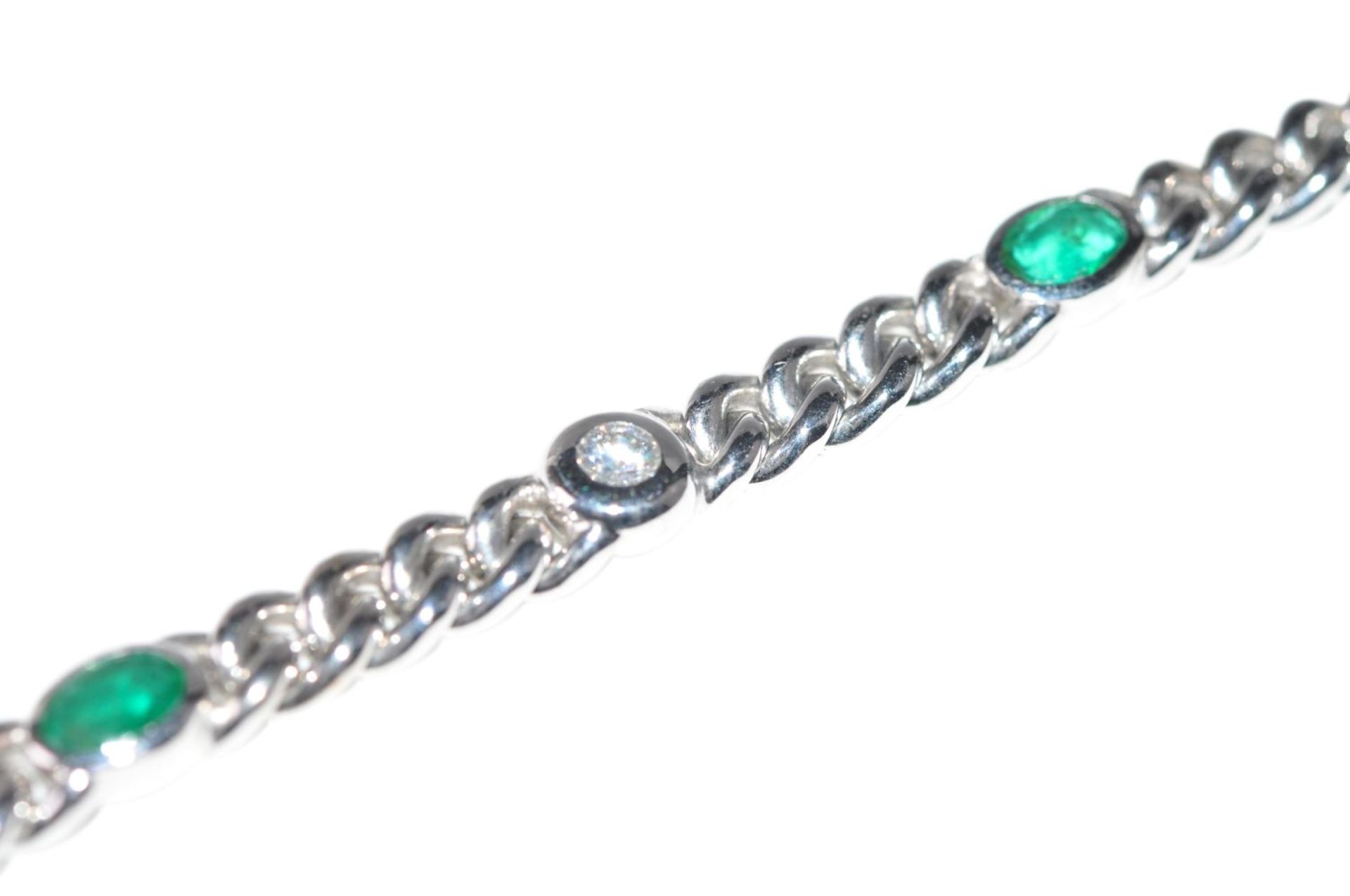 Bracelet18Kt white gold Bracelet with diamonds total carat weight approx. 0.74ct and emeralds, - Bild 2 aus 3