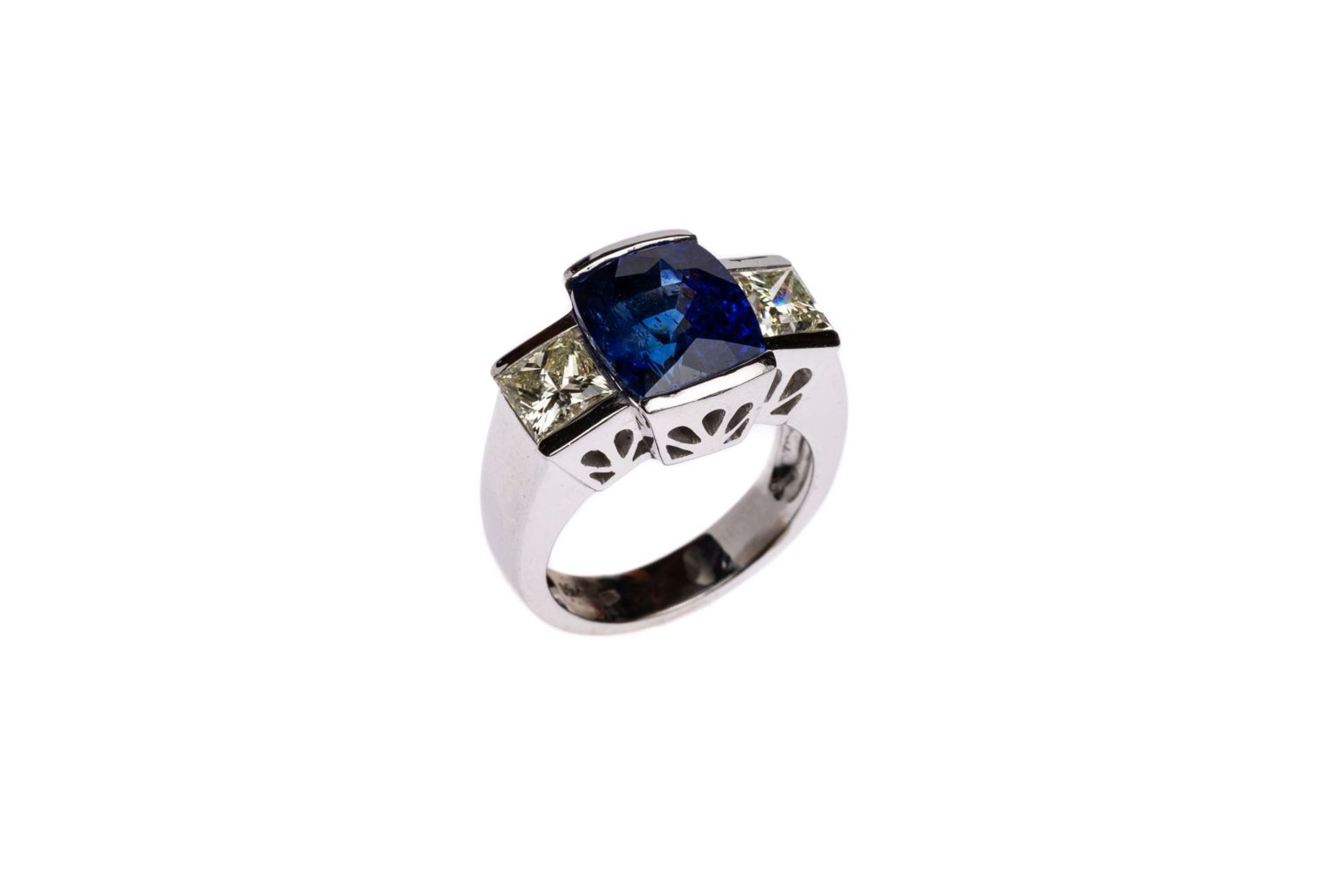 Diamond ring with sapphire18kt white gold ring with 2 princess-cut diamonds, total carat weight - Bild 3 aus 3