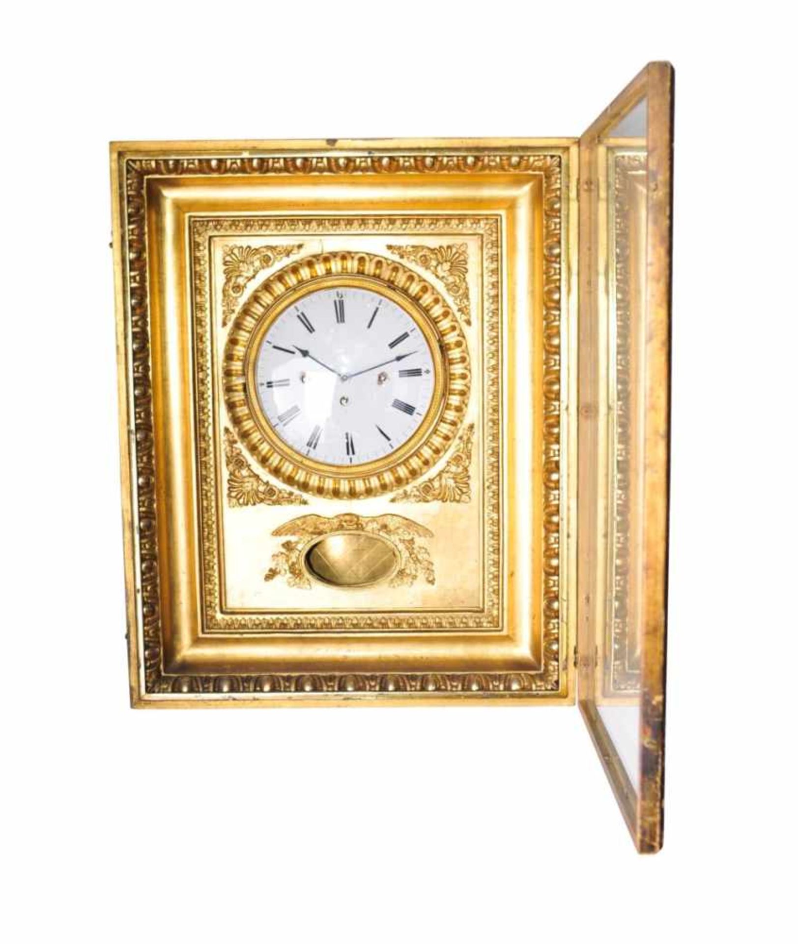 Viennese frame clockDecorative Viennese frame clock in gold-plated wooden frame with 4/4 striking