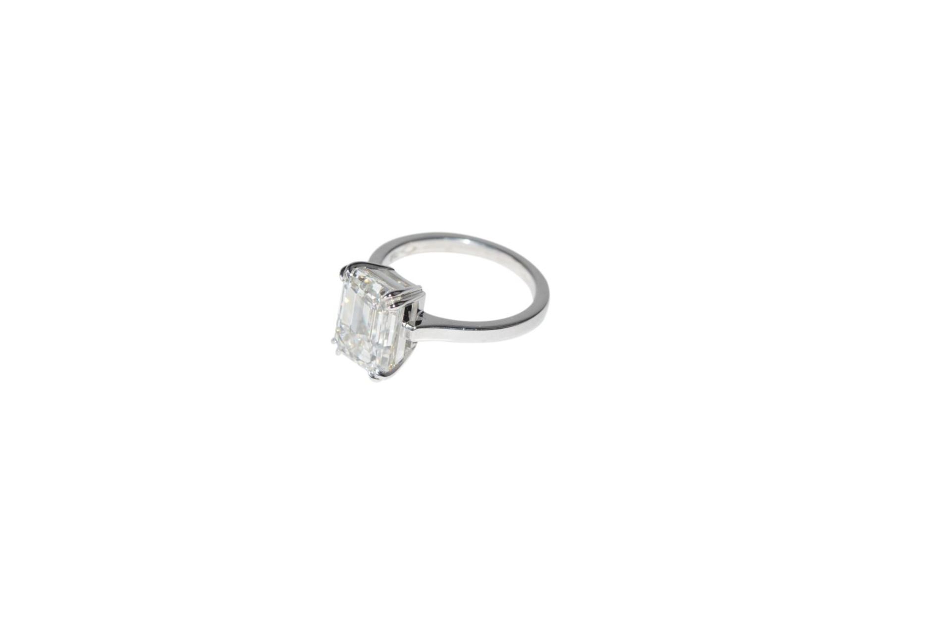 Diamond ring18 kt white gold ring with an emerald cut diamond, 5.01 ct, color G/vs2, total weight - Bild 2 aus 3