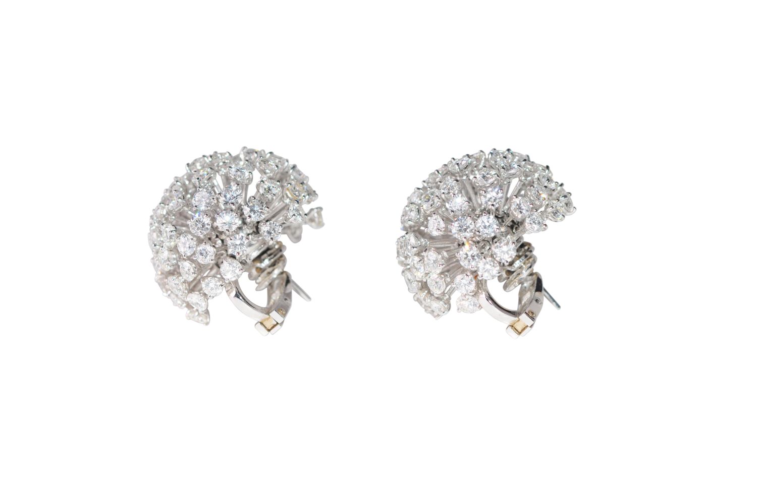 Brilliant ear clips18Kt white gold Ear clips with diamonds approx. 8ct, Total weight 26. - Image 3 of 3