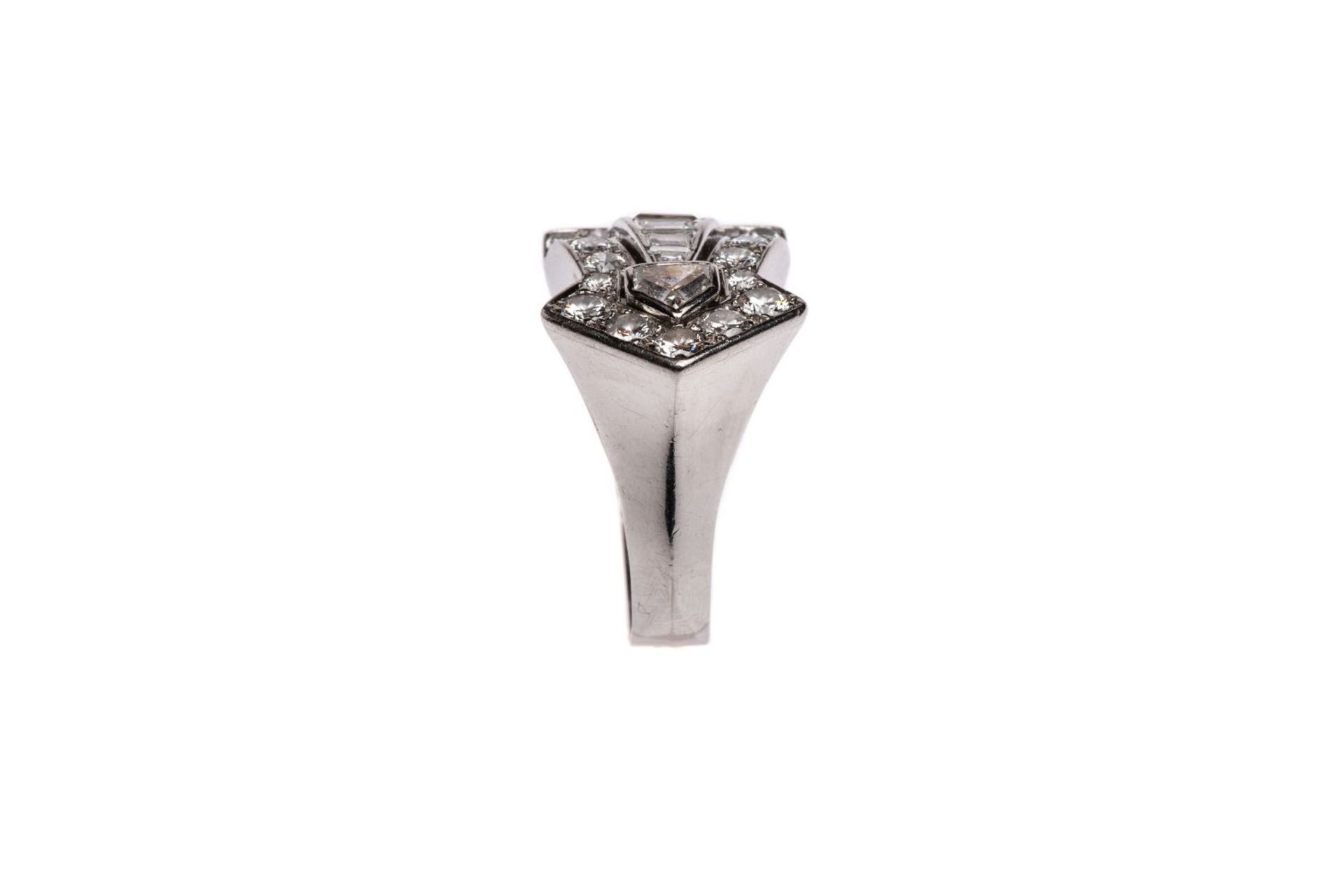 Diamond ringPlatinum ring 950/000fine, with diamonds total carat weight approx. 1.5 ct, total weight - Bild 4 aus 4