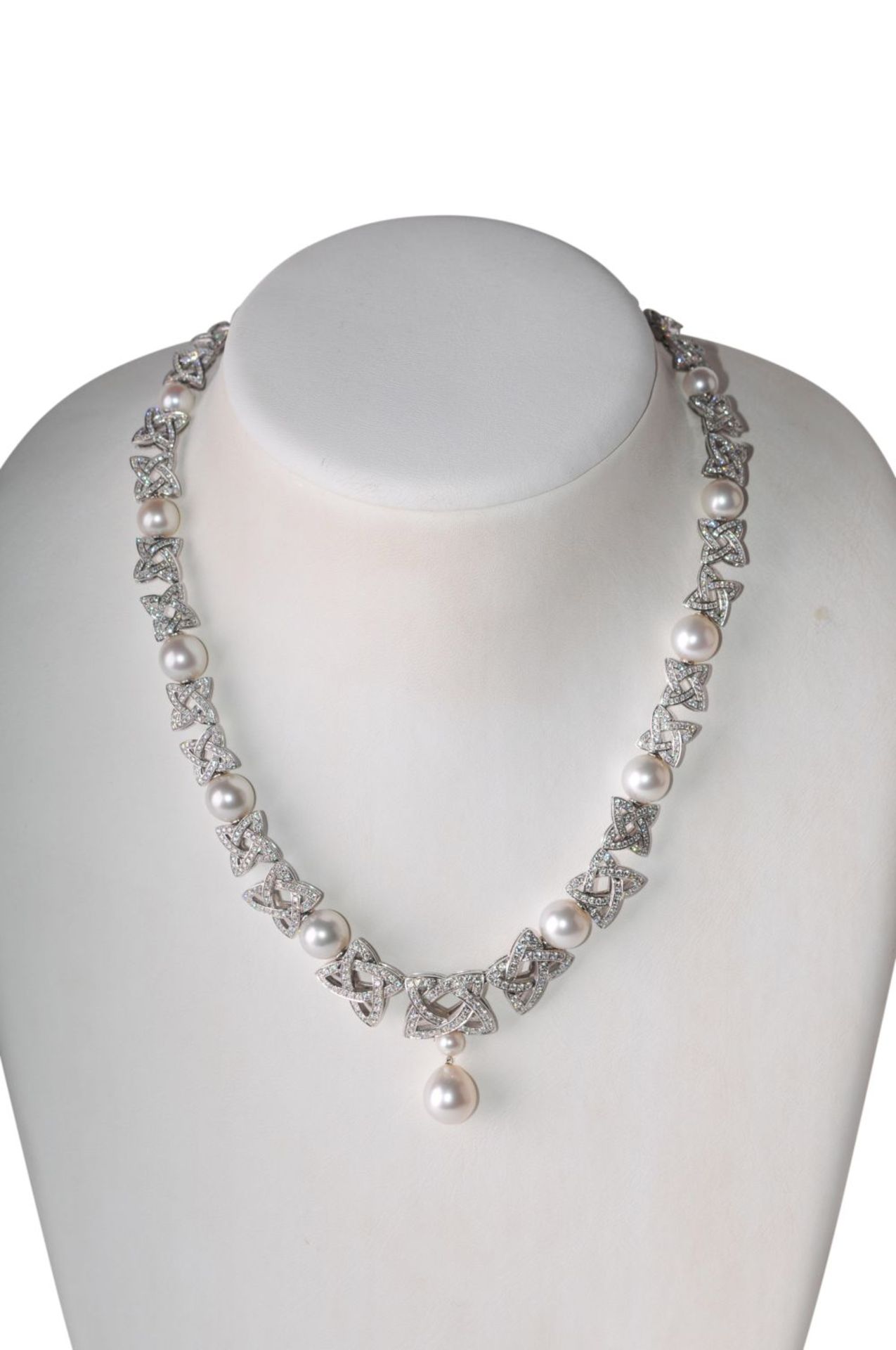 Brillant-Pearl-Necklace18kt white gold Necklace with brilliants total weight approx. 8ct and South - Bild 2 aus 2