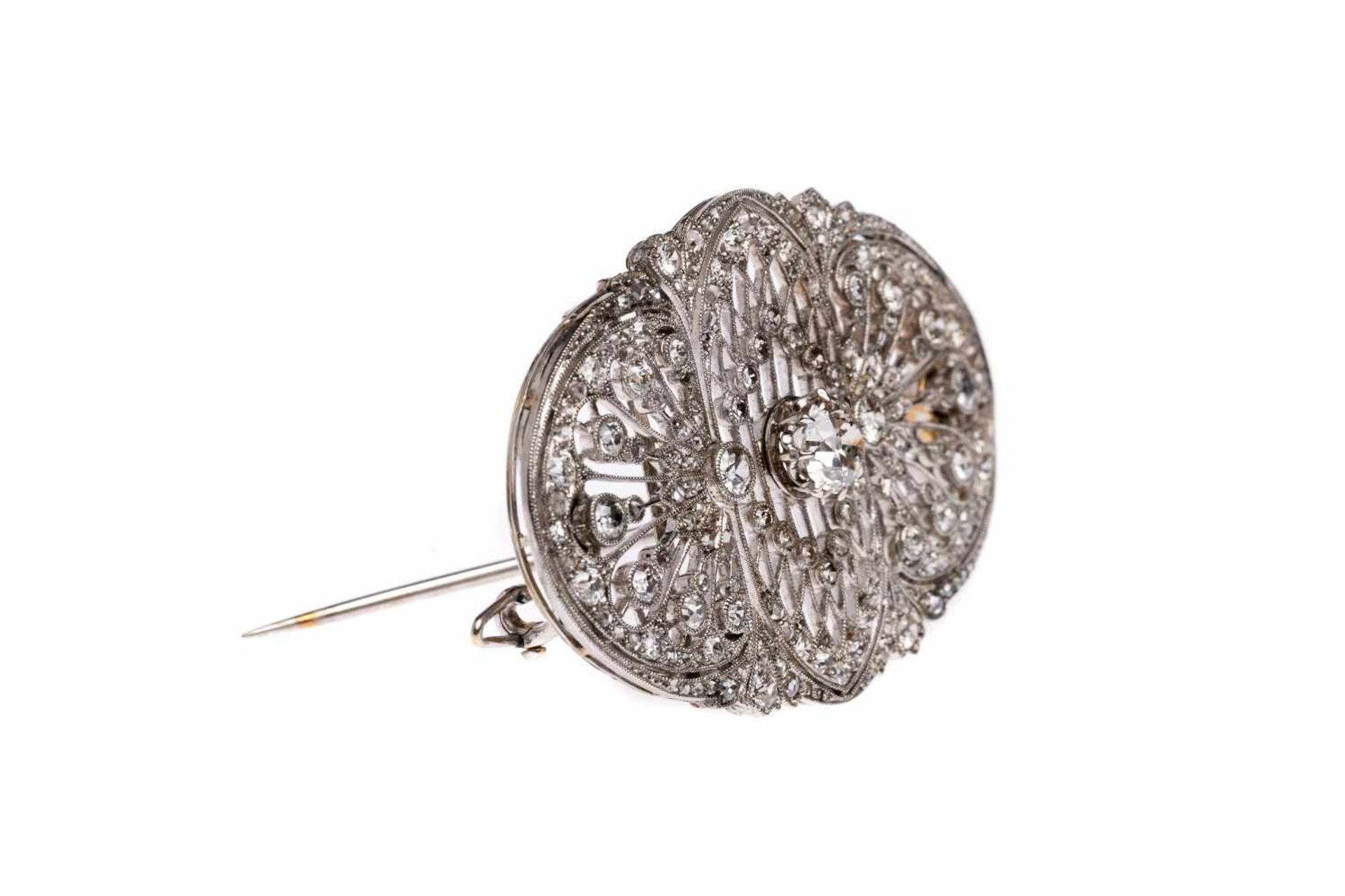 BroochPlatinum Brooch 950/000, with an old cut diamond total carat weight approx. 1.2 ct, and - Bild 2 aus 2