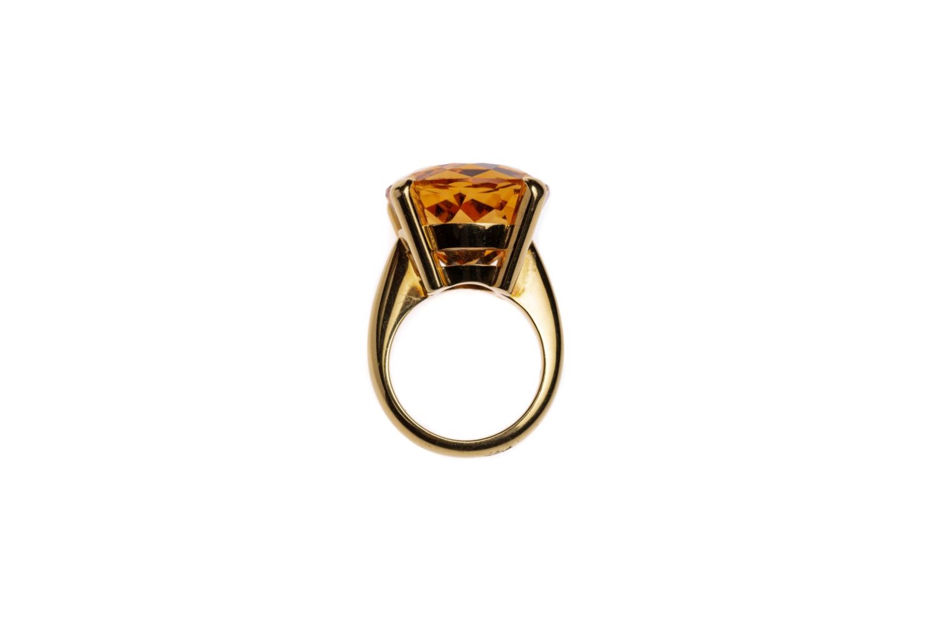 Cocktail ring18kt gold ring with a citrin approx. 19 ct, total weight 22 g, size 54