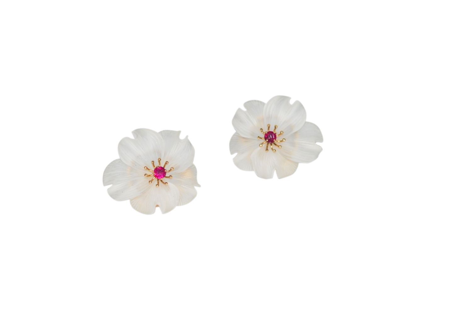 Ear clipsEarclip, carved Rock crystal flowers with delicate gold mounting, patents without