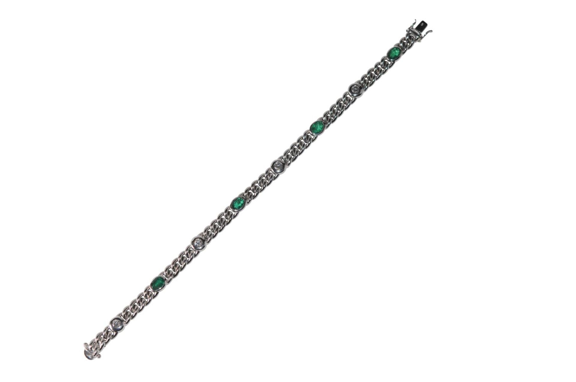 Bracelet18Kt white gold Bracelet with diamonds total carat weight approx. 0.74ct and emeralds,