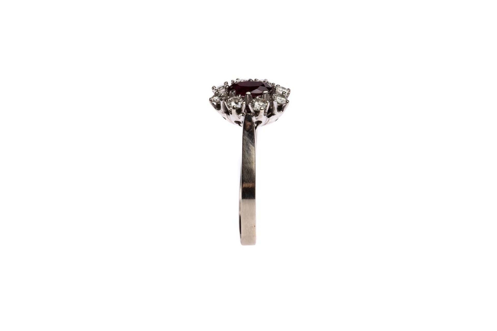 Brilliant ring with ruby14k white gold ring with brilliants total carat weight approx. 0.6 ct, and a - Bild 4 aus 4