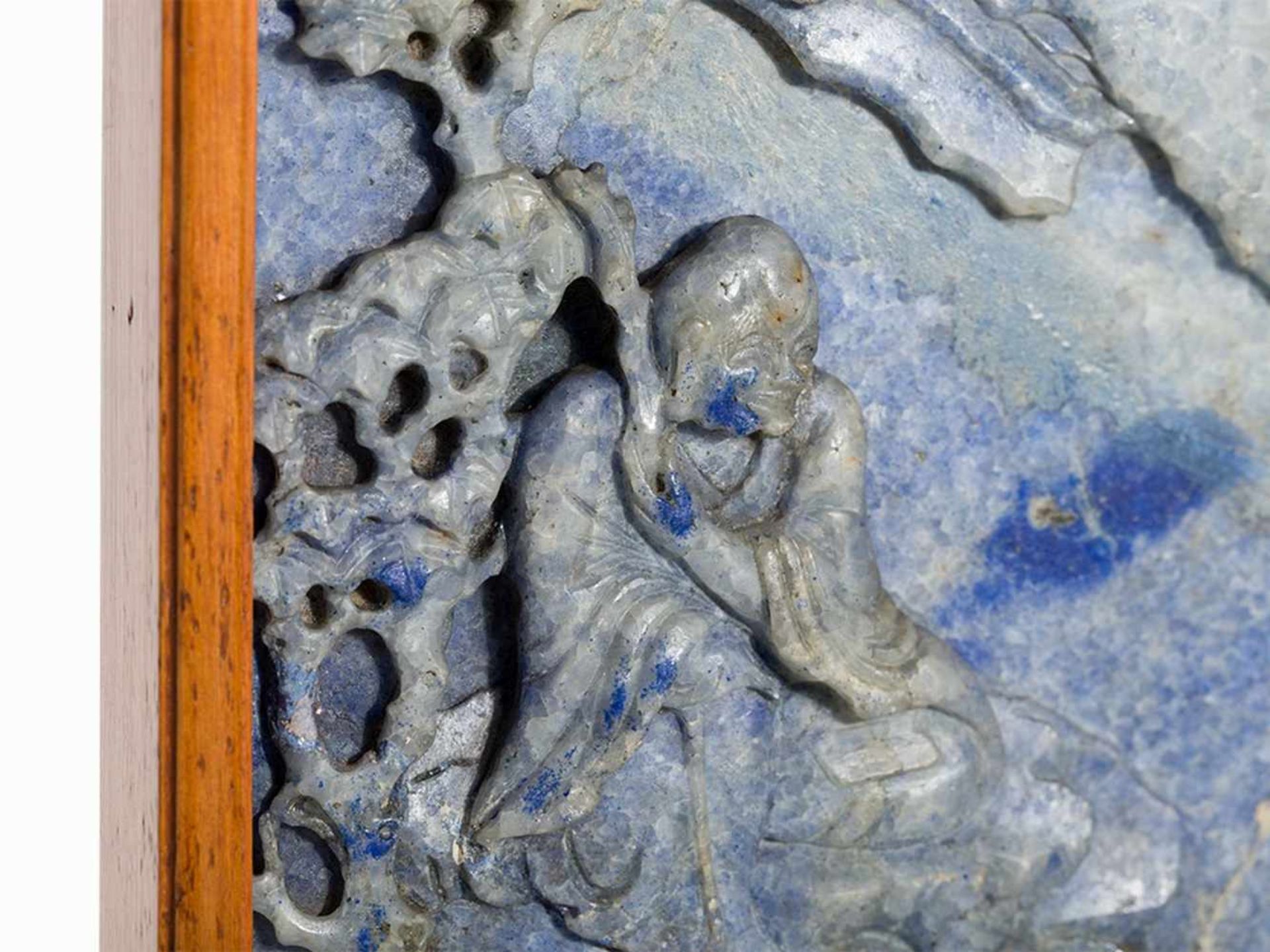 Tischschirm mit Lapislazuli-Relief eines Luohan, 18./19. Jh.Lapislazuli, Holz China, 18./19. - Bild 4 aus 11