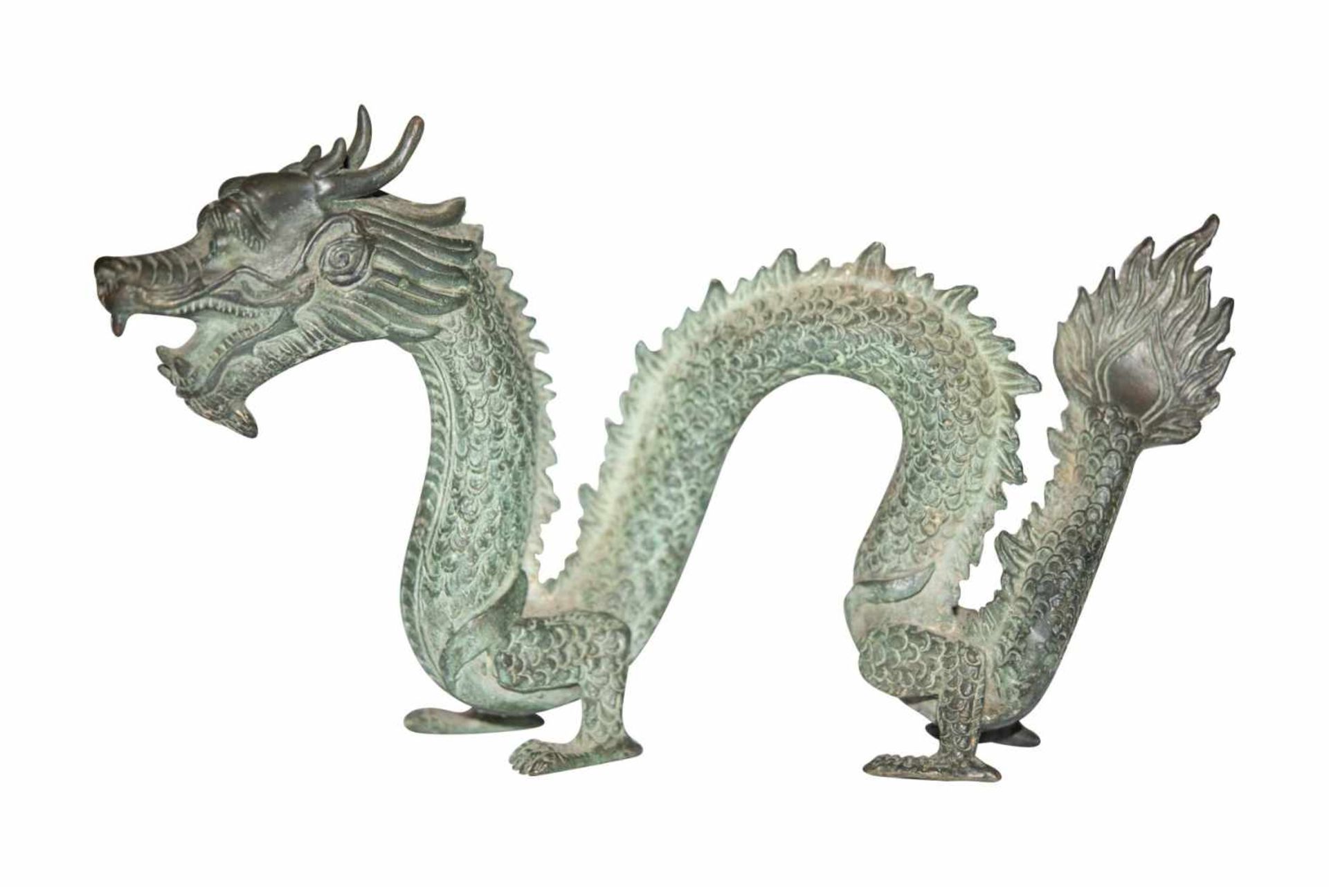 Bronze Figur "Drachen"Bronze Figur "Drachen" grüne Patina. Provenienz: Aus dem Nachlass der Sammlung