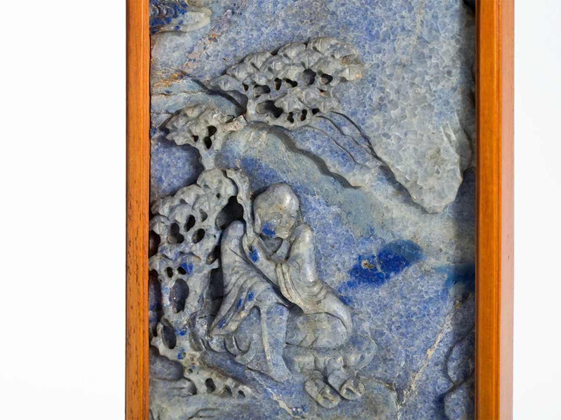 Tischschirm mit Lapislazuli-Relief eines Luohan, 18./19. Jh.Lapislazuli, Holz China, 18./19. - Bild 2 aus 11