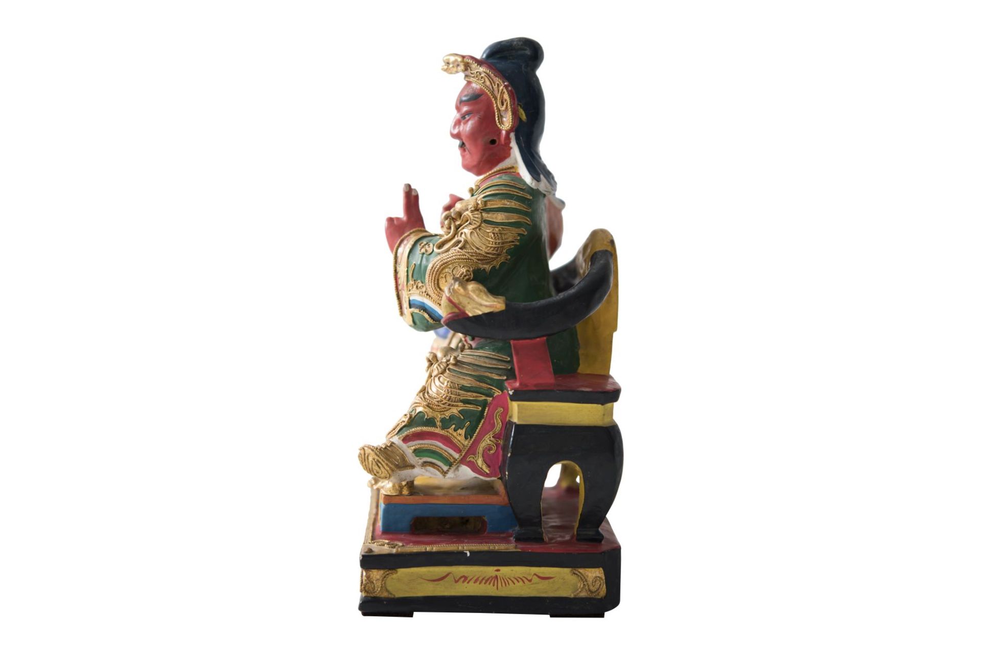 Eine polycrom lackierte und vergoldete Holzfigur von Guandi, China. Diese Holzfigur mit - Image 2 of 6