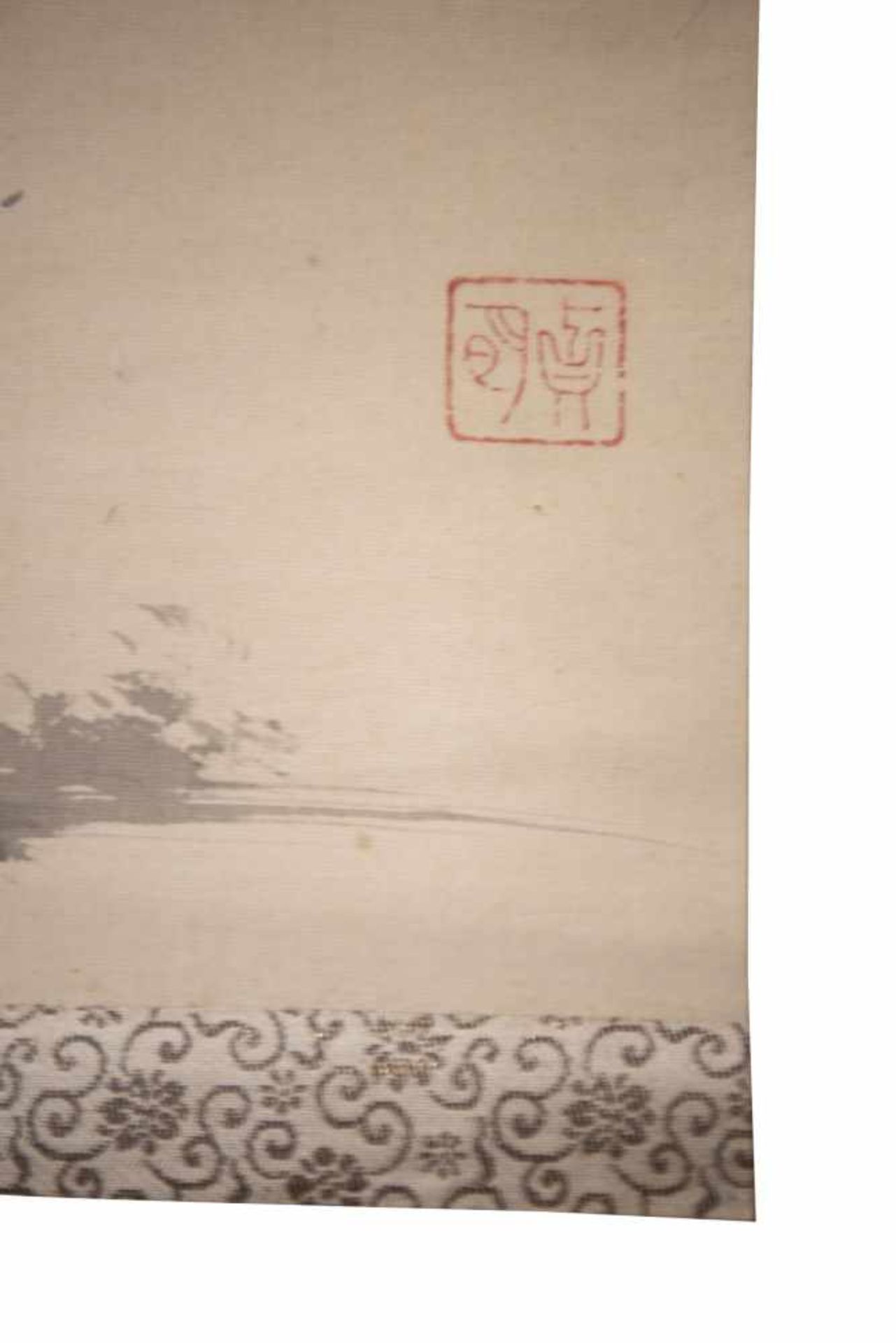 Chinesische HängerolleTusche auf Seide. Hier wird eine chinesische Landschaft dargestellt. - Bild 2 aus 3