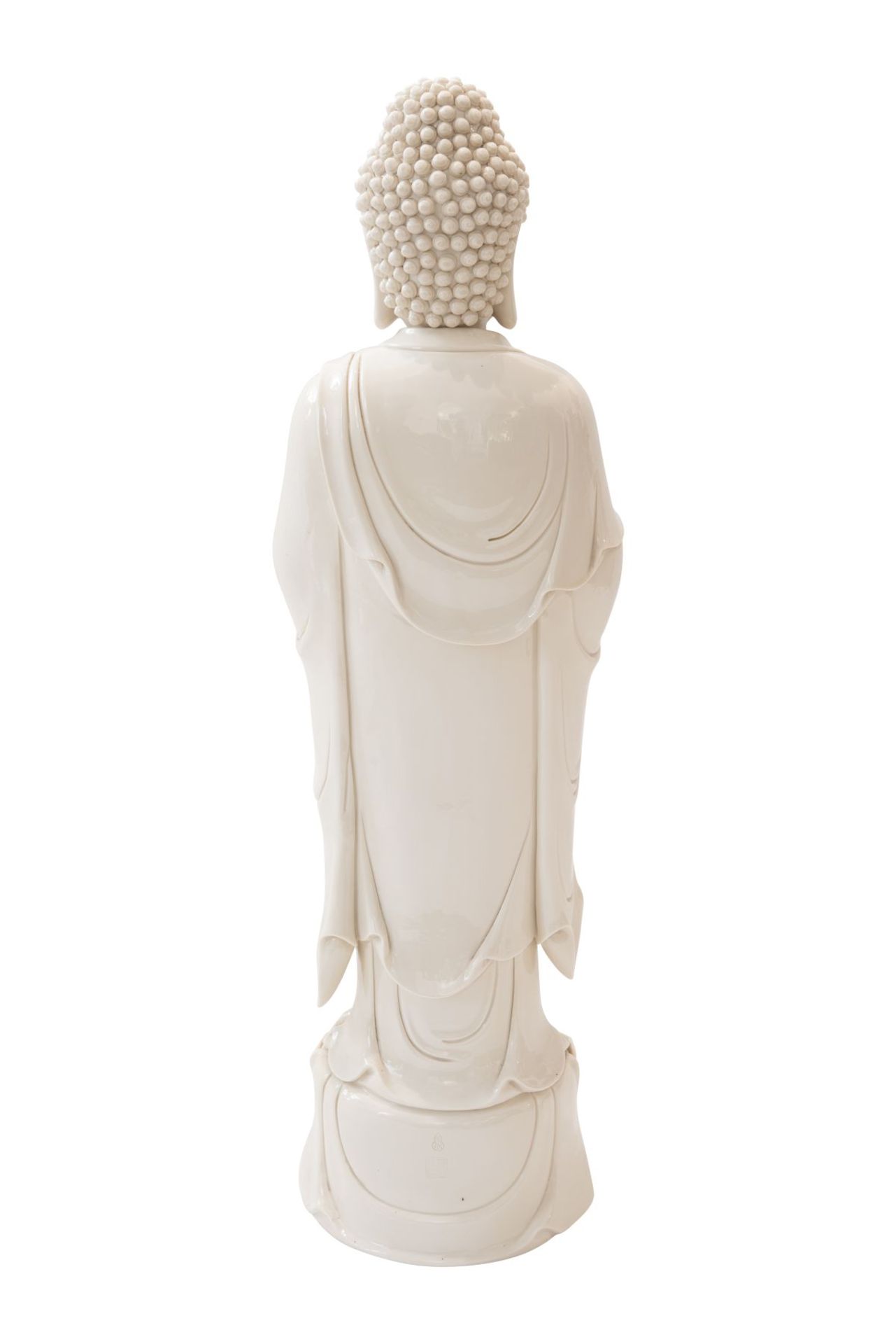 Blanc de Chine "Guanyin", PorzellanfigurPorzellan weiß glasiert. Auf einem runden Sockel mit - Image 3 of 10