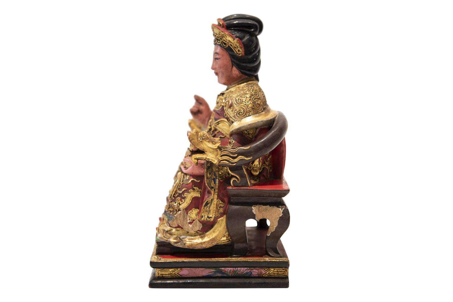 Eine polycrom lackierte und vergoldete Holzfigur von Guandi, China. Diese Holzfigur mit - Bild 2 aus 5