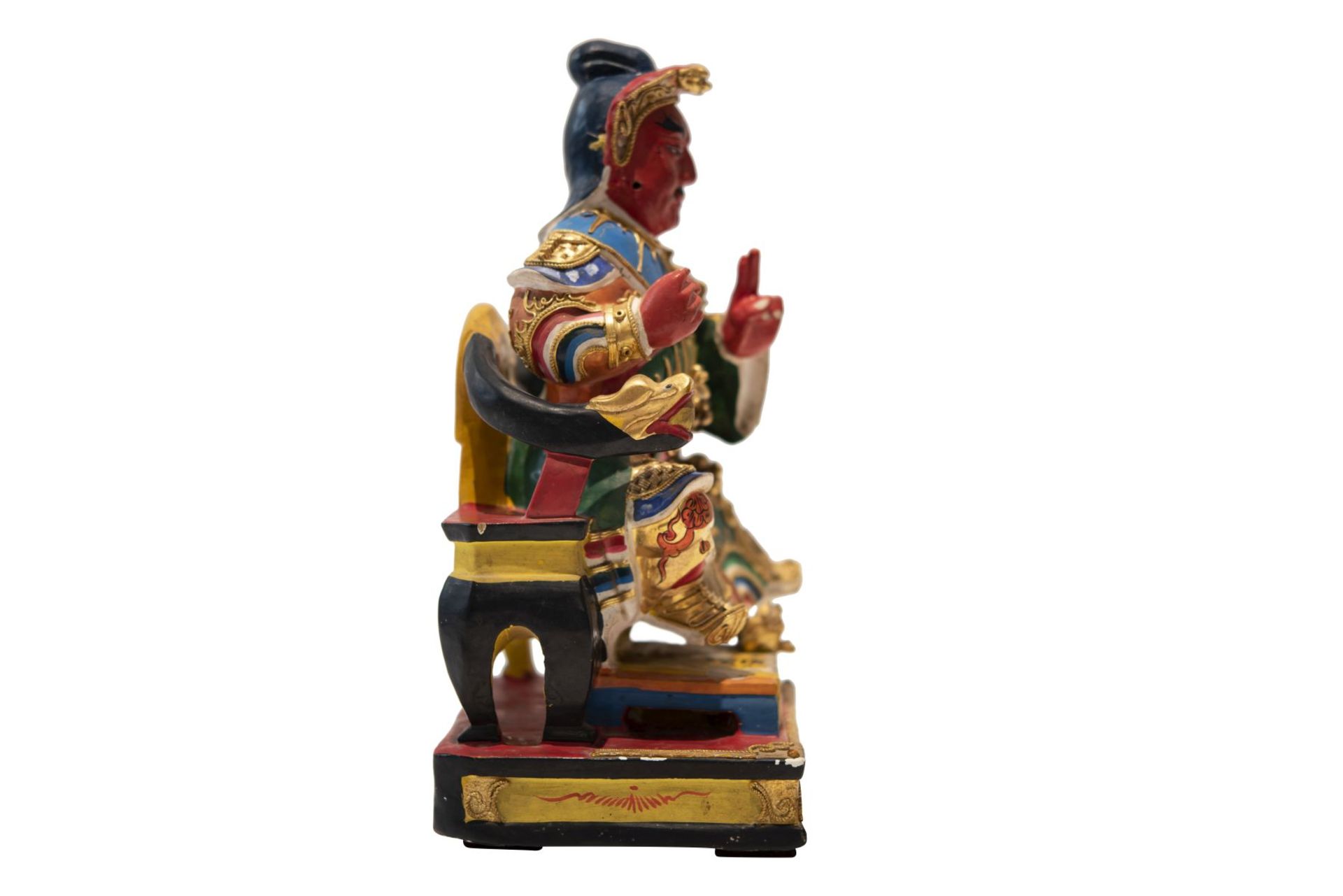 Eine polycrom lackierte und vergoldete Holzfigur von Guandi, China. Diese Holzfigur mit - Bild 4 aus 6