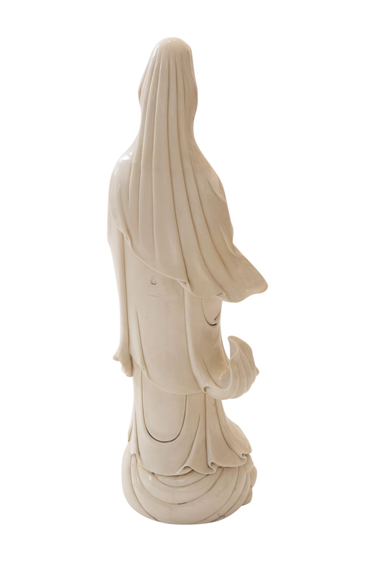 Blanc de Chine "Guanyin", PorzellanfigurPorzellan weiß glasiert. Auf einem runden Sockel mit - Bild 3 aus 9