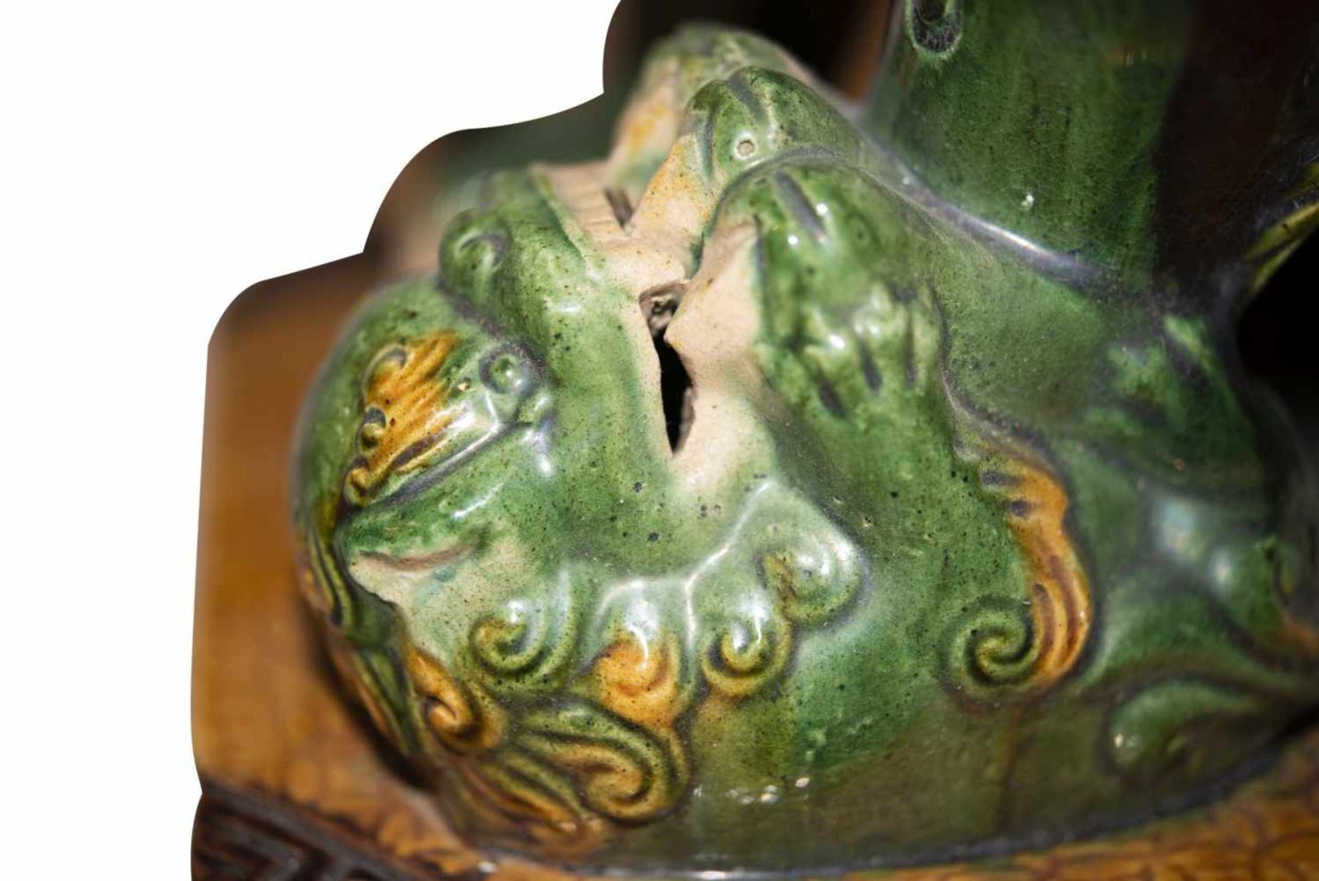 Wächterlöwen (Fo-Löwe) auf Sockel2 Wächterlöwen aus Keramik - Porzellan farbig staffiert. - Image 7 of 8