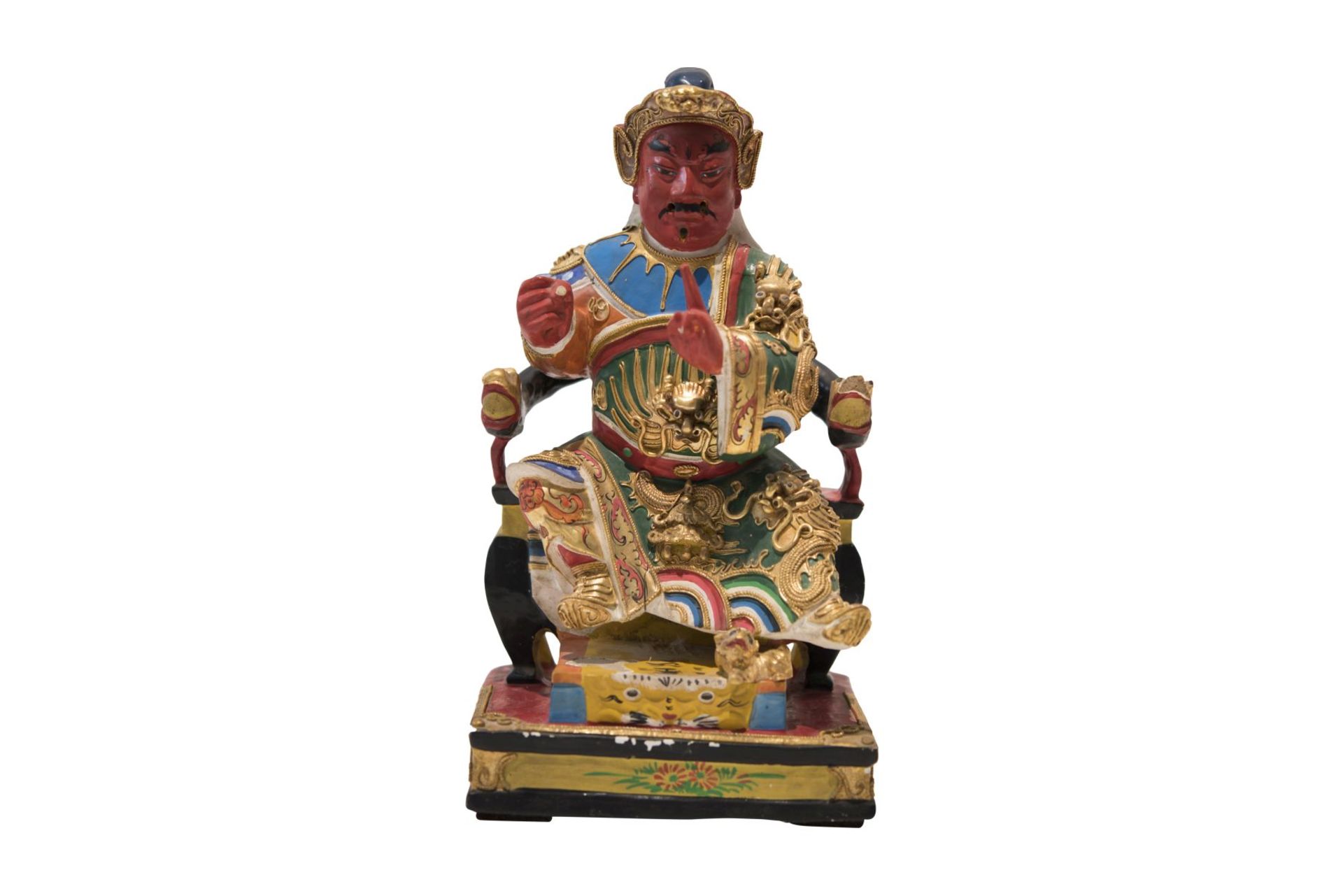 Eine polycrom lackierte und vergoldete Holzfigur von Guandi, China. Diese Holzfigur mit