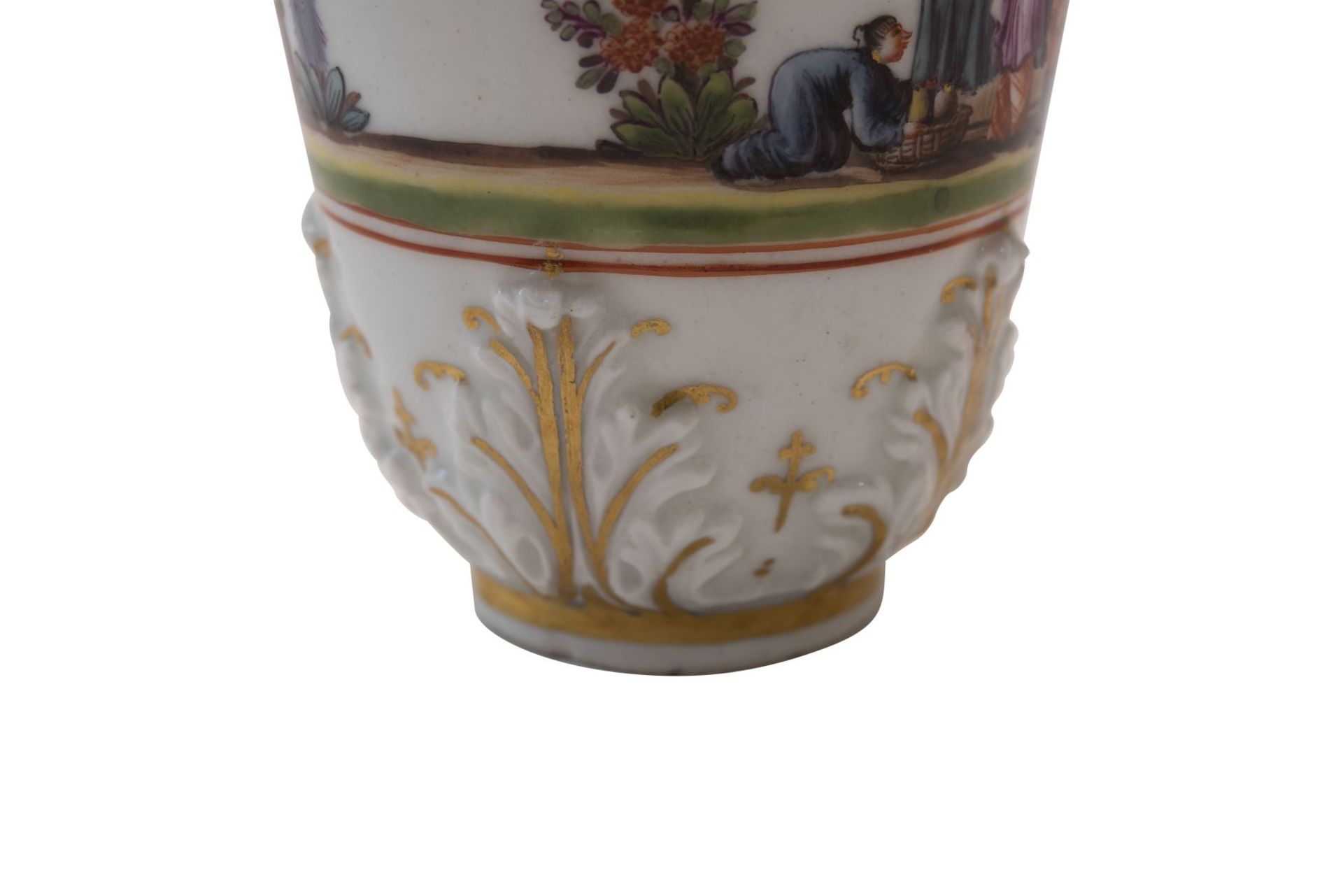 Ein Meissen chinoiserie Becher mit Akantusblüten in einer vergoldetes Silber Trembleuse ca. 1735 - Bild 6 aus 8