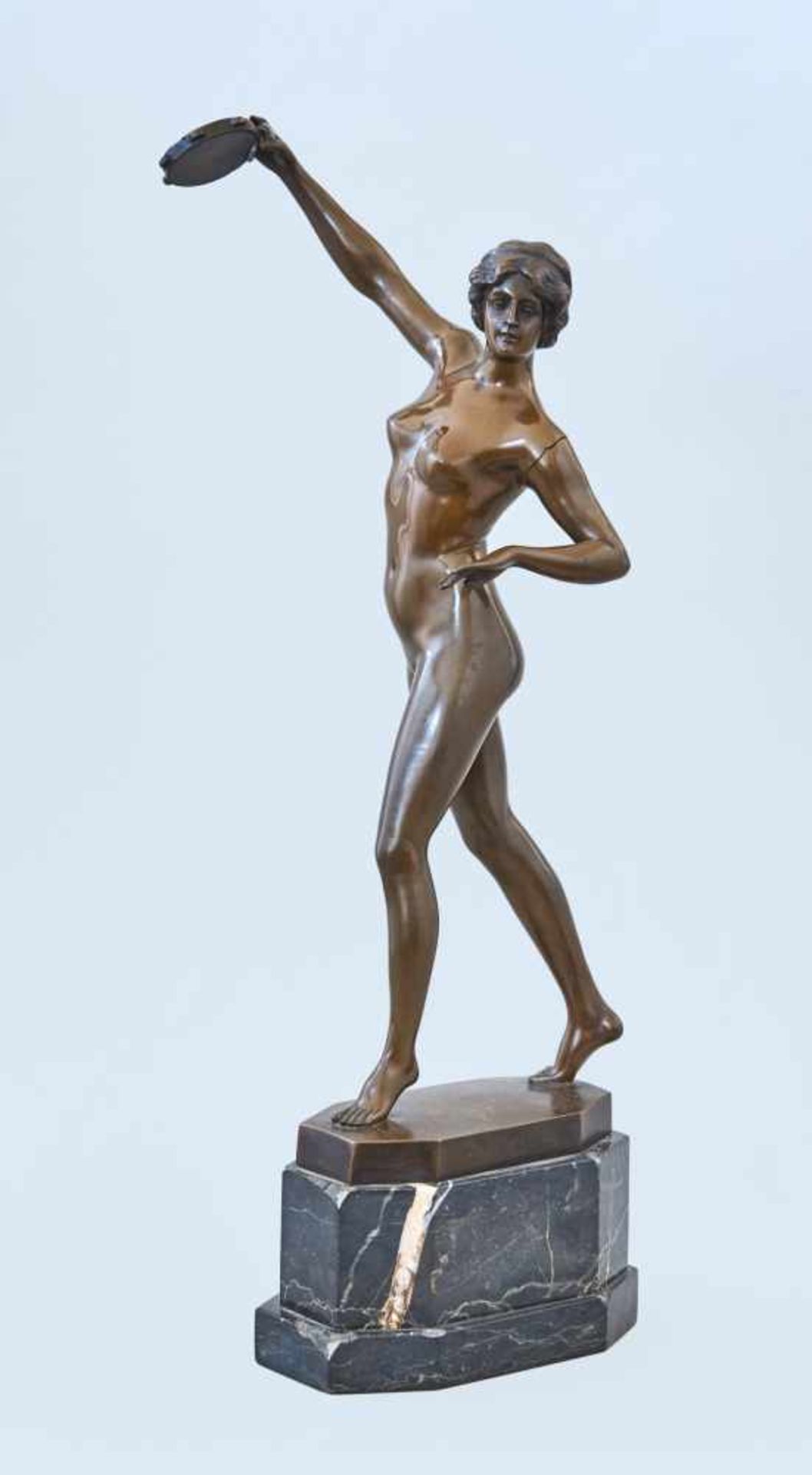 TänzerinOtto Schmidt-Hofer, (1873-1925)Bronze, braun patiniert, an den Armansätzen Risse, rechter