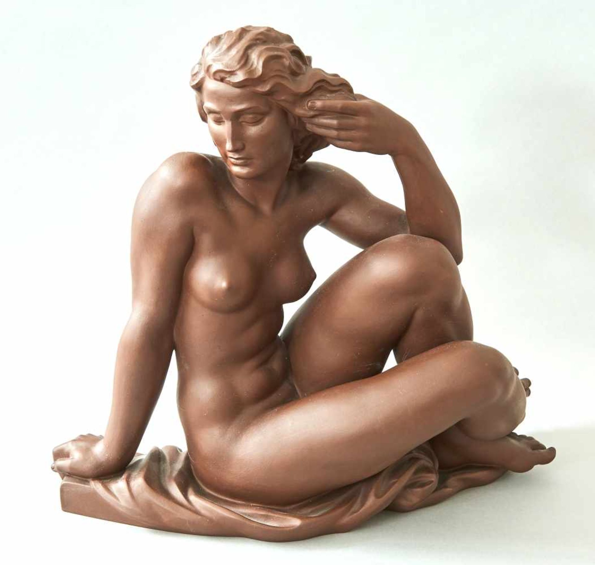 'Die Sinnende'Robert Ullmann, (1903-1966)Meissen Keramik, Böttgersteinzeug, Schwertermarke, 'Q 239'.