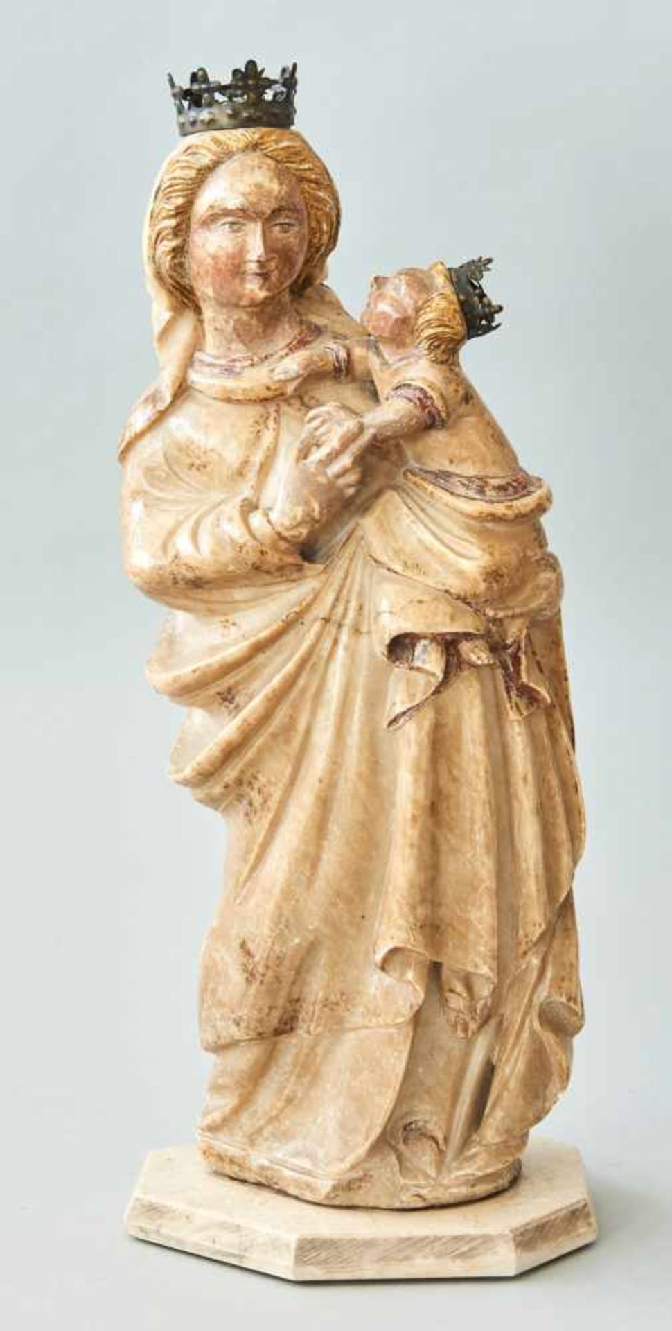 Italienische Madonna Alabaster - 16. Jhdt.Reste alter Fassung, Krone. Höhe 49,5 cm