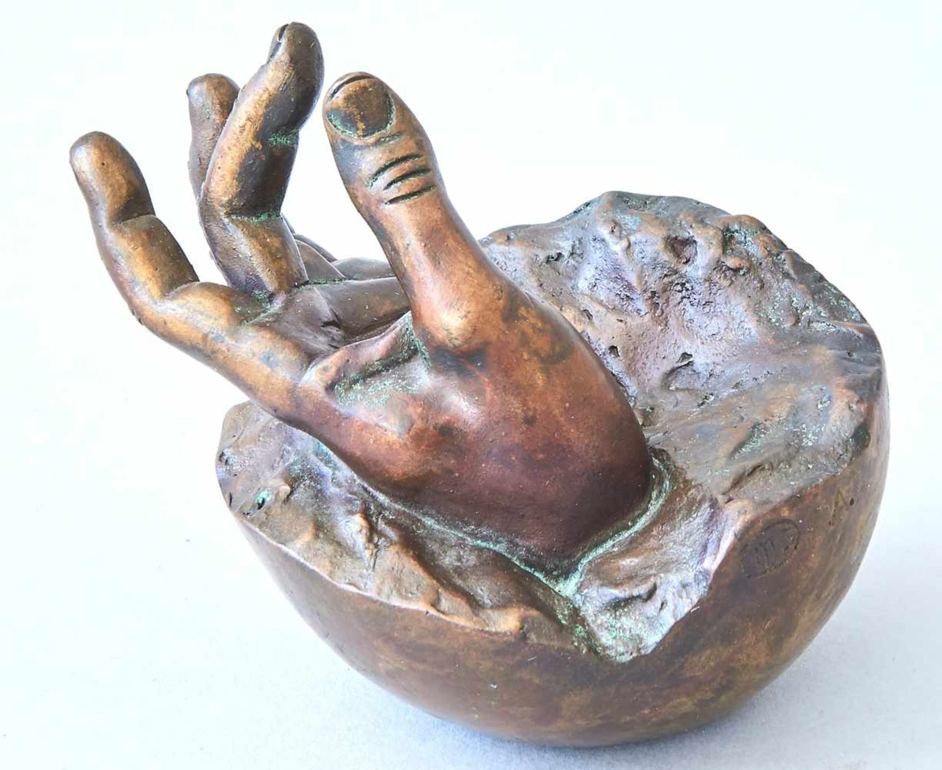 HandMichael Schwarze, (*1939)Bronze, hinten signiert 'MS' und 'E.A.'Höhe 8 cm