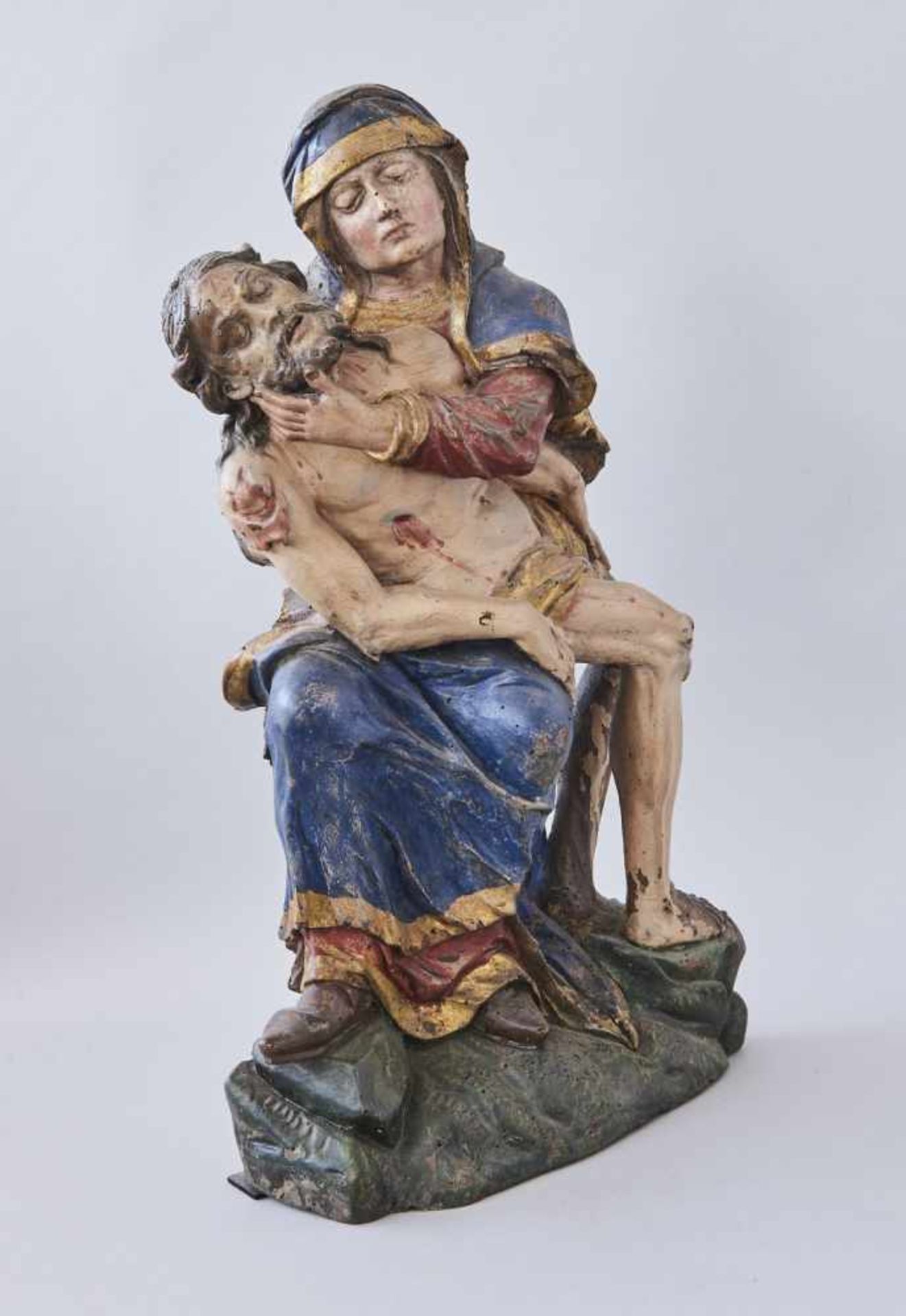 Pieta 15./16. Jhdt.Sehr feine Schnitzarbeit, polychrom gefasst, teils berieben. Höhe 58 cm - Bild 2 aus 3