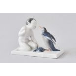 Kind mit Pinguin und KrebsFerdinand Liebermann, (1883-1941)Rosenthal gemarkt, seitlich signiert '