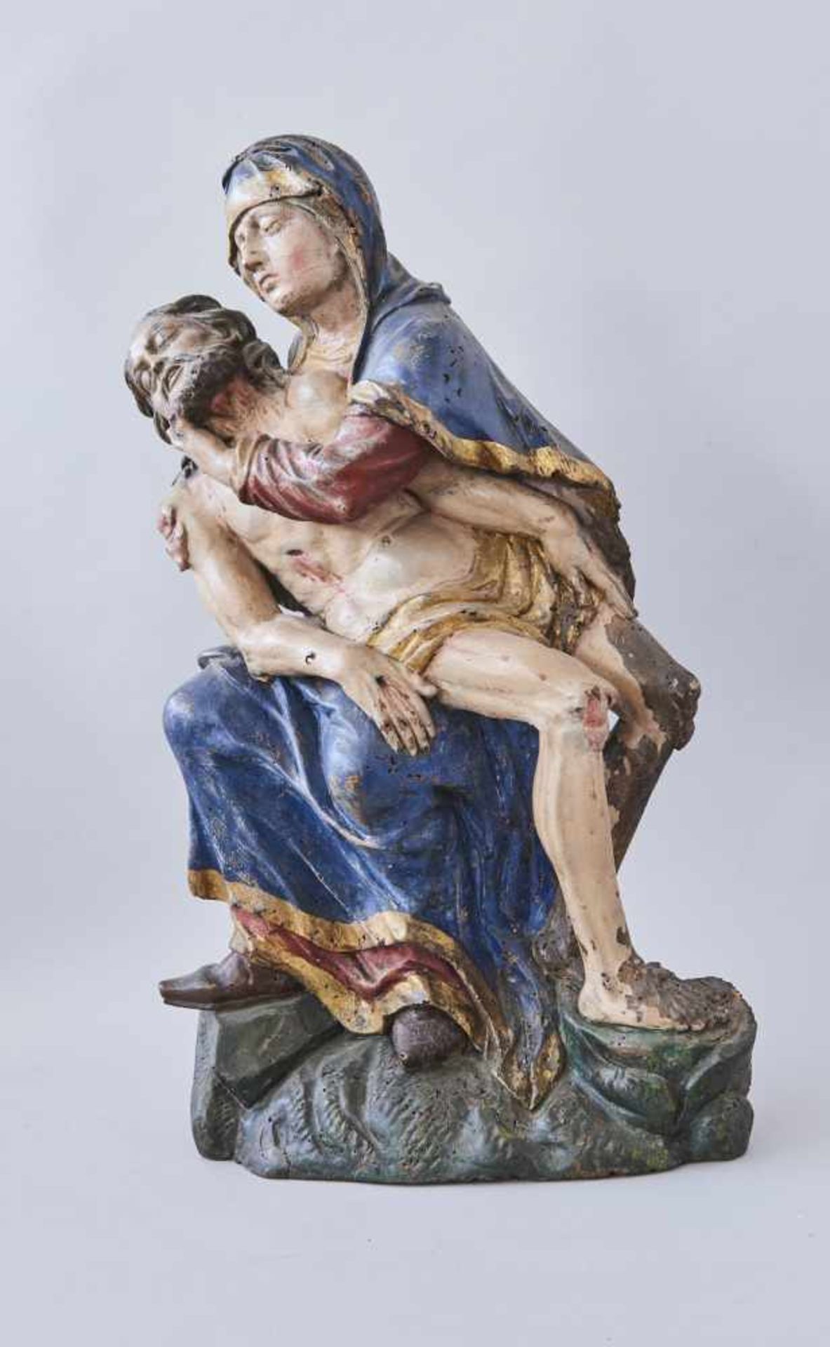 Pieta 15./16. Jhdt.Sehr feine Schnitzarbeit, polychrom gefasst, teils berieben. Höhe 58 cm