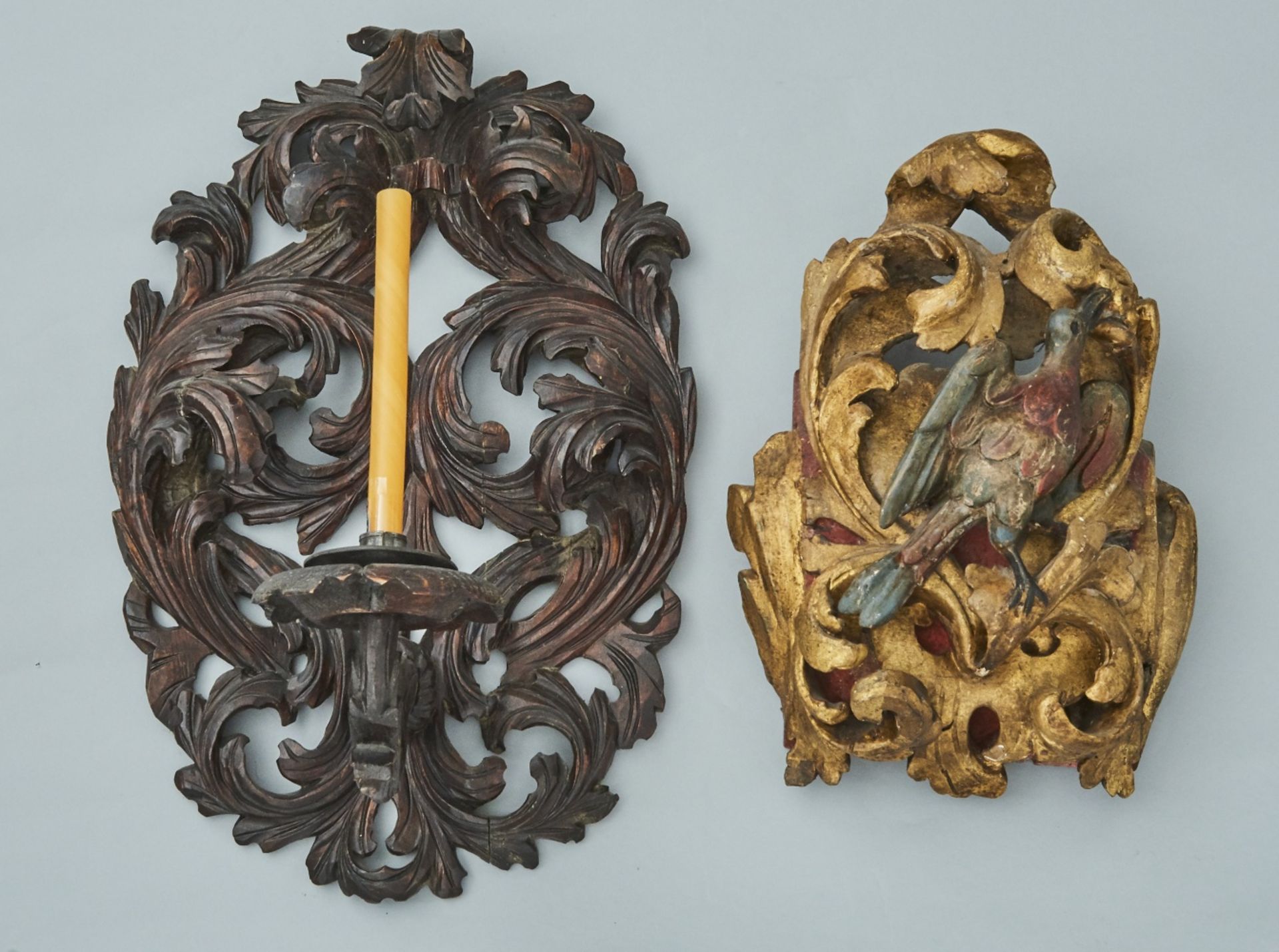 Barocker Holzwandleuchter und Relief mit Vogel