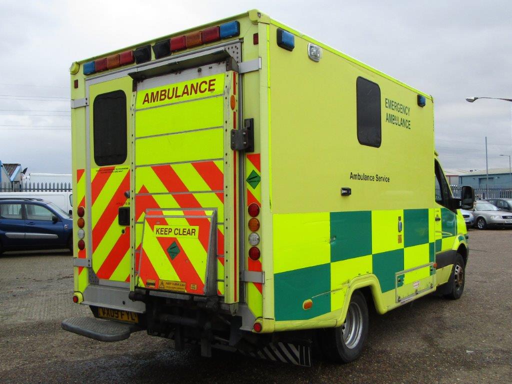 2009 Mercedes Ambulance - Image 5 of 9