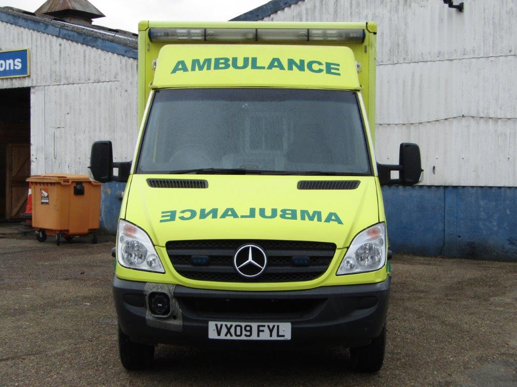 2009 Mercedes Ambulance - Image 2 of 9
