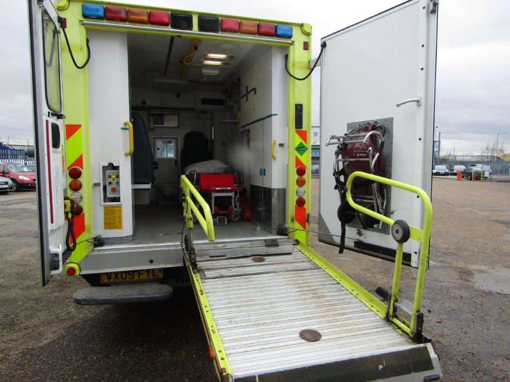 2009 Mercedes Ambulance - Image 6 of 9