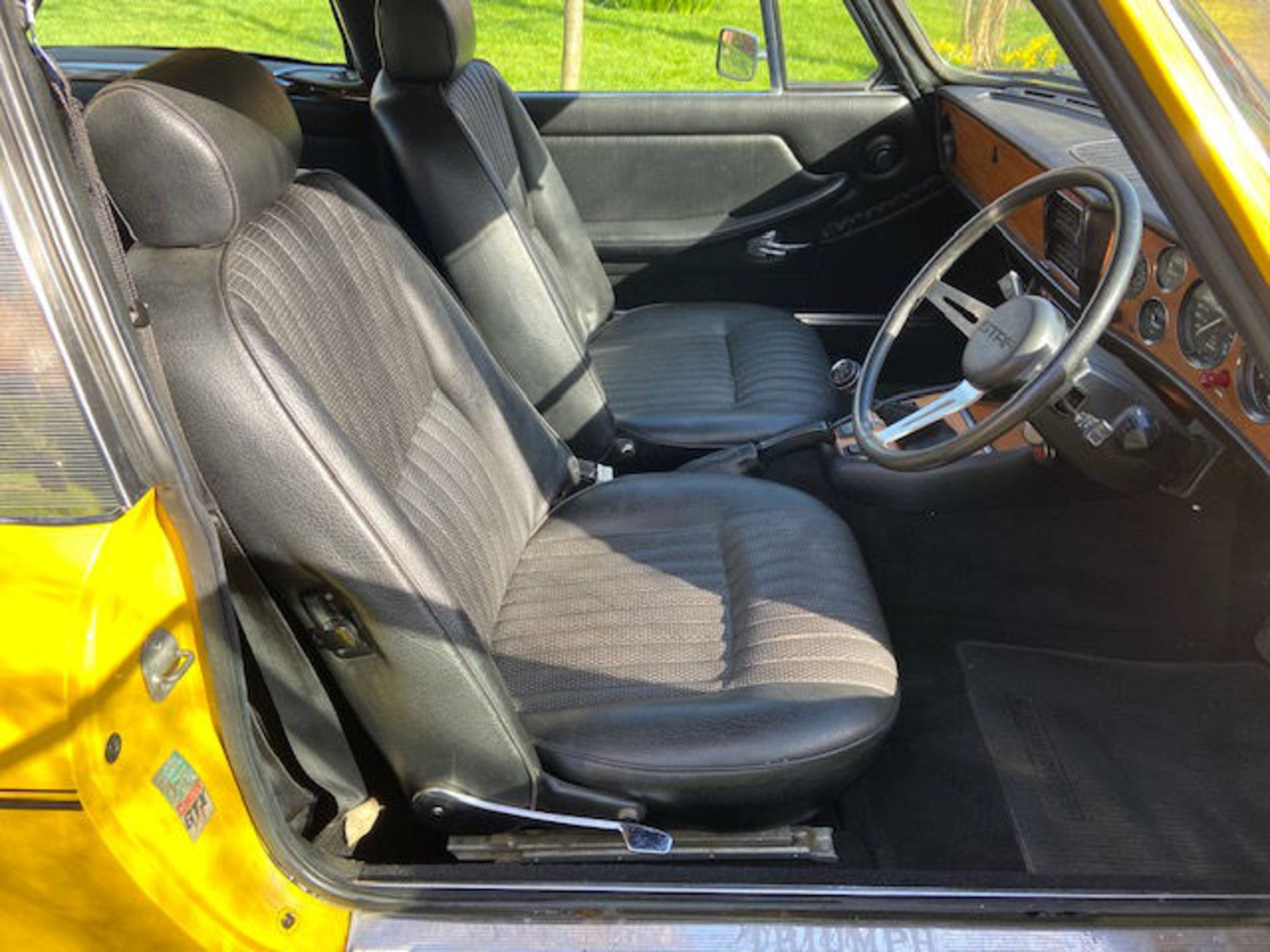 1976 Triumph Stag 3.0 Yellow - Image 3 of 6