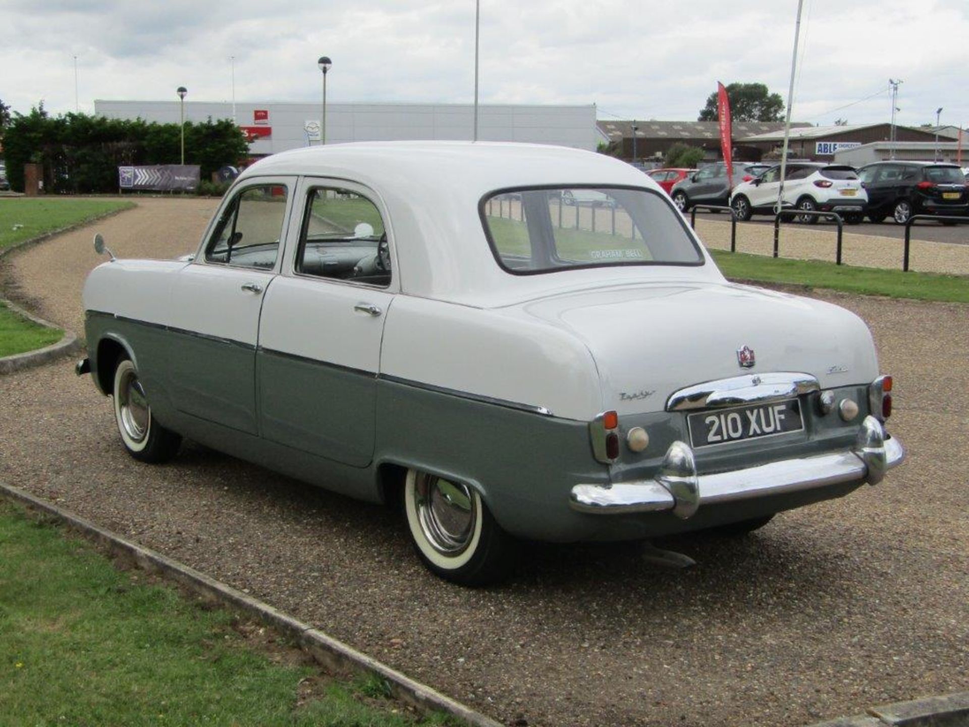 1956 Ford Zephyr 6 Saloon - Image 4 of 10