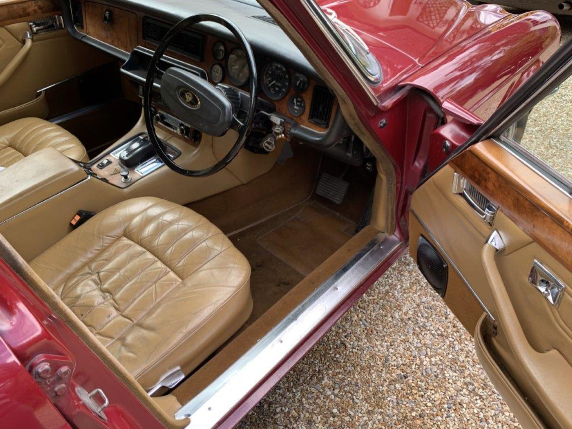 1974 Daimler Double Six 5.3 V12 LWB Auto - Image 3 of 3
