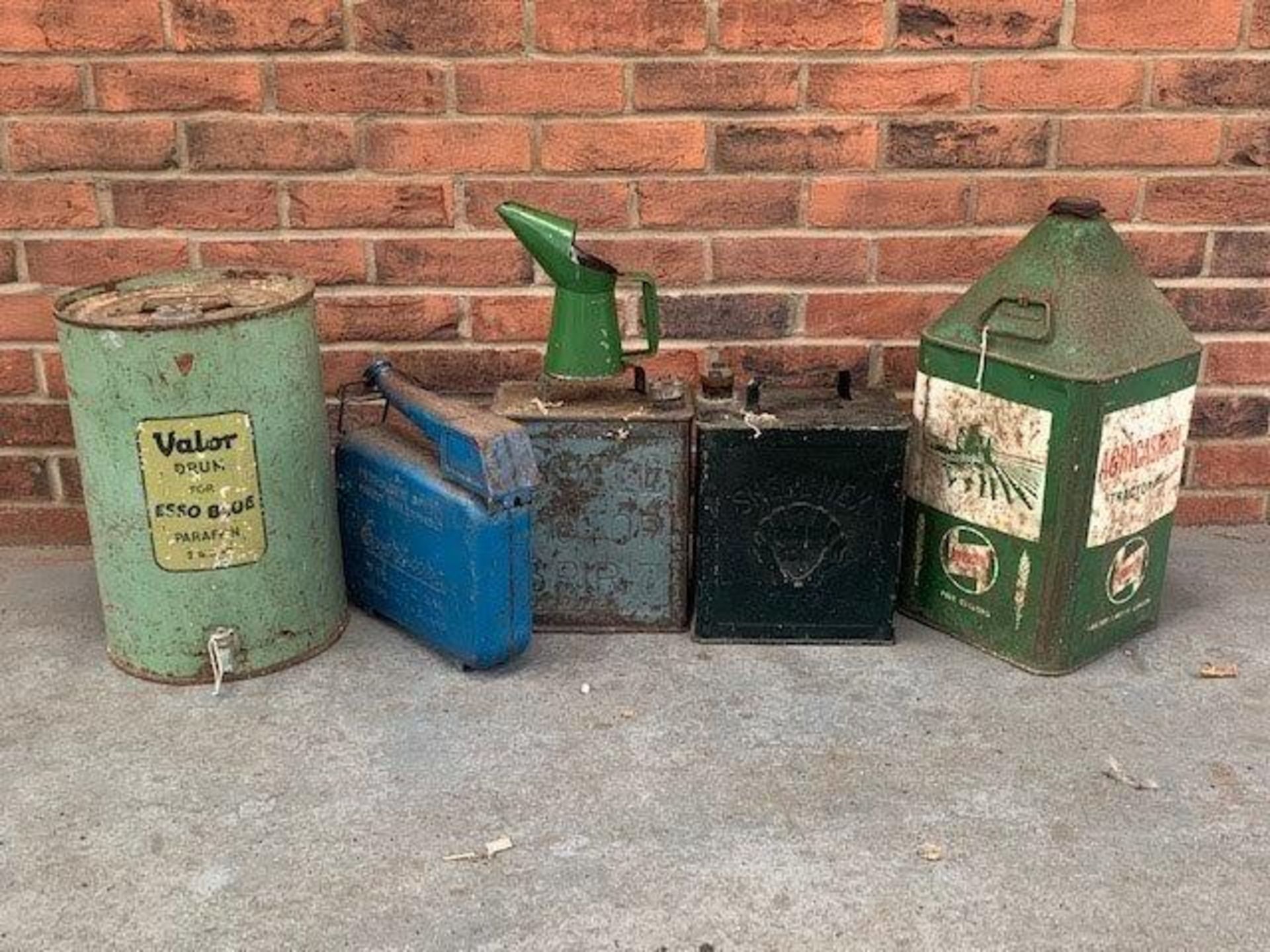 Mixed lot of oil and fuel cans