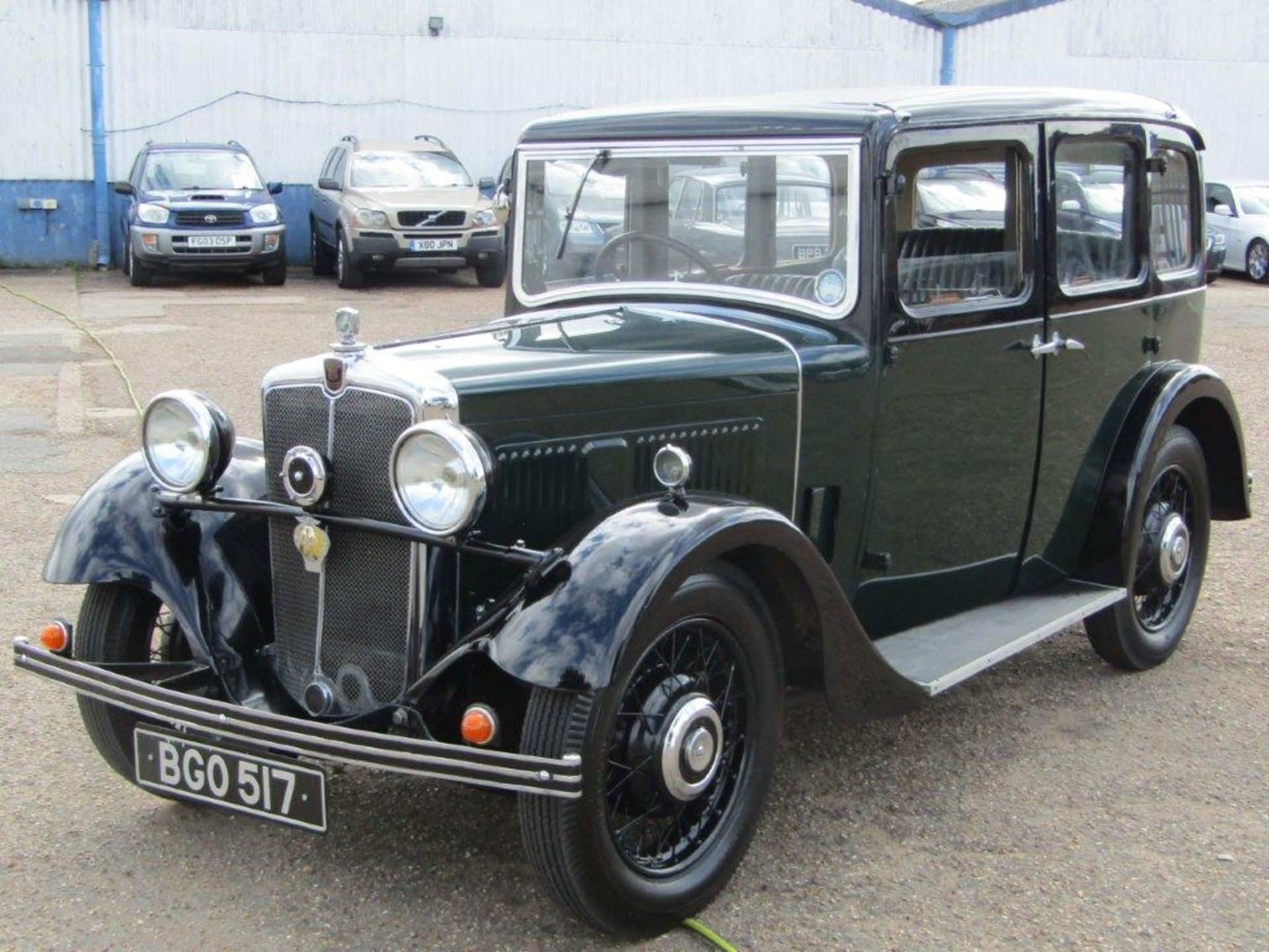 1934 Morris 10/4 Saloon